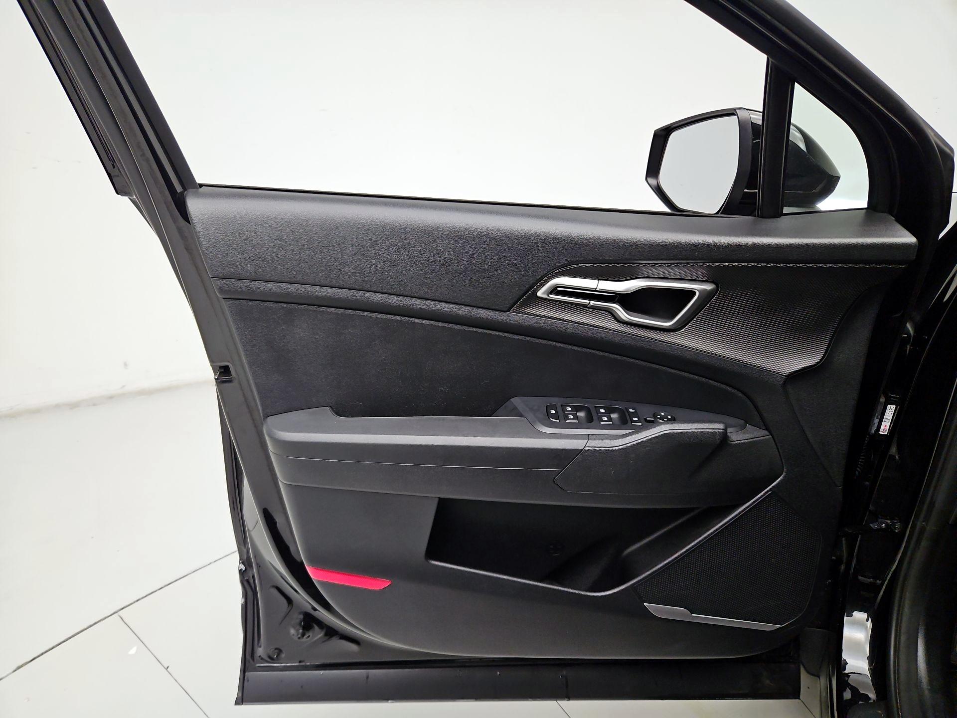 Thumbnail: 2023 Kia Sportage - 12