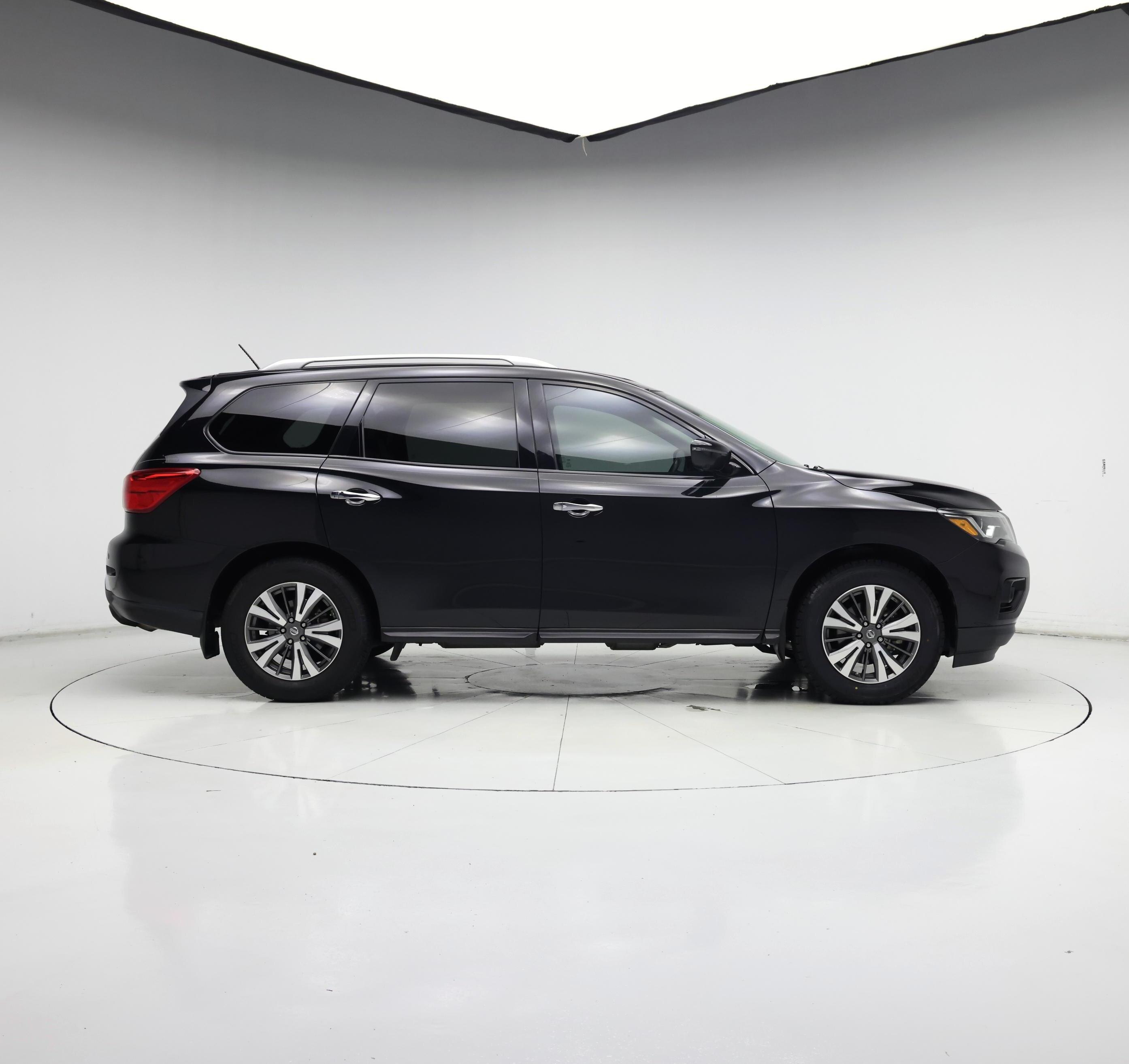 Thumbnail: 2017 Nissan Pathfinder - 7