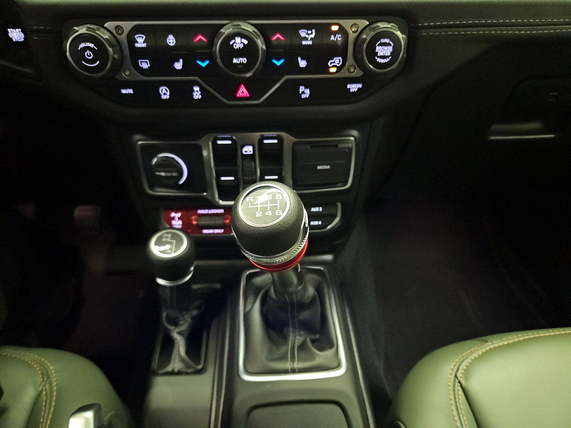 Thumbnail: 2024 Jeep Gladiator - 16