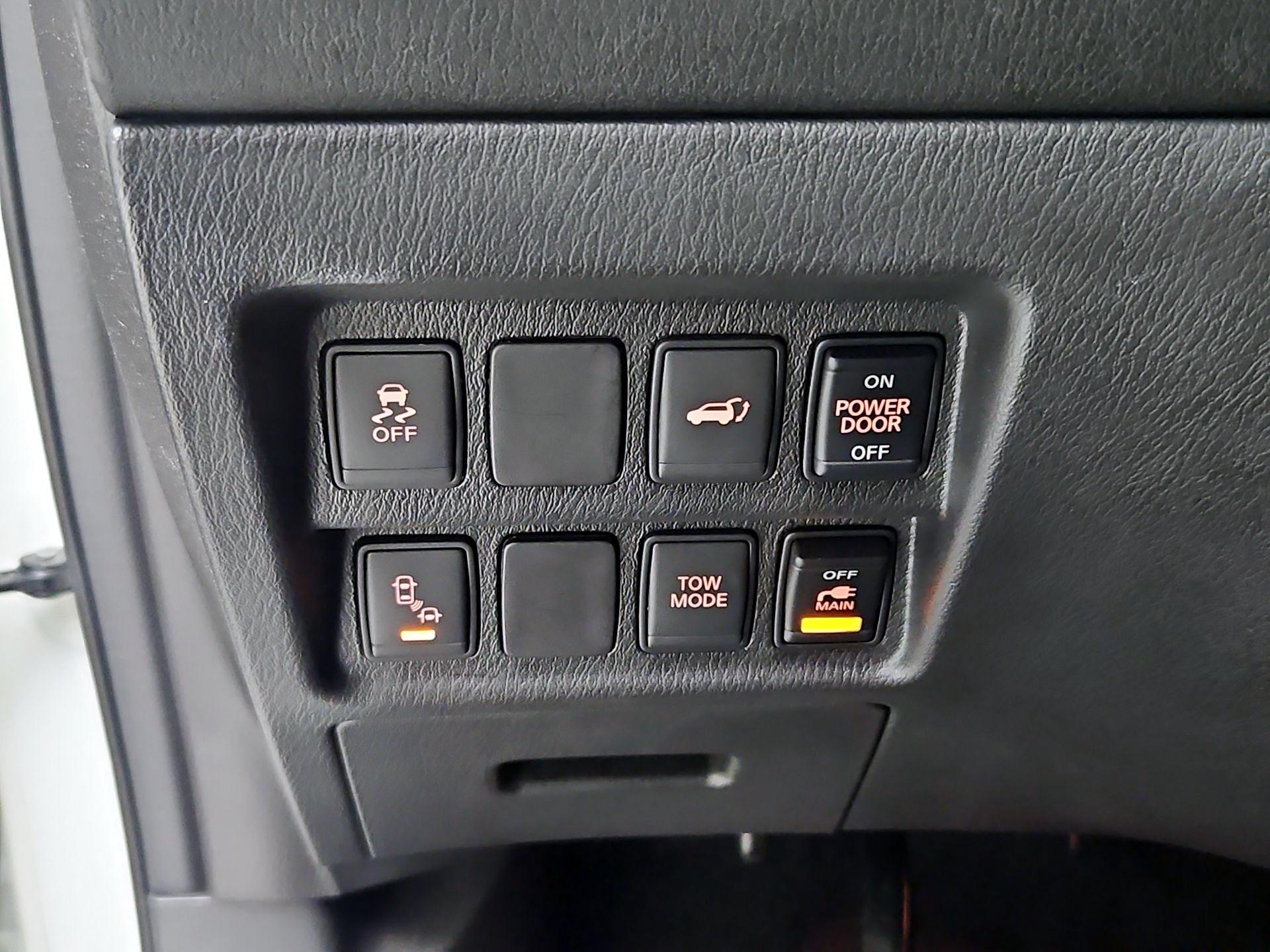 Thumbnail: 2015 Nissan Pathfinder - 13
