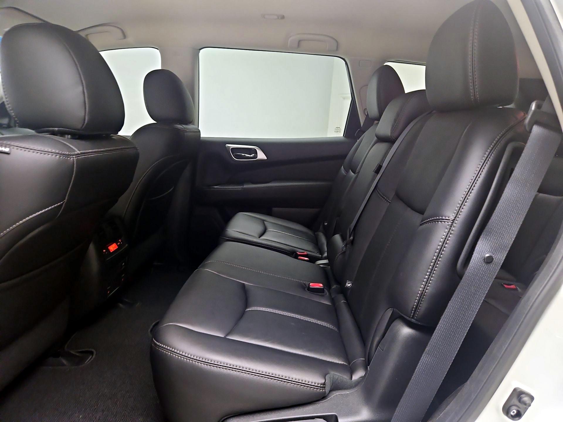 Thumbnail: 2015 Nissan Pathfinder - 19