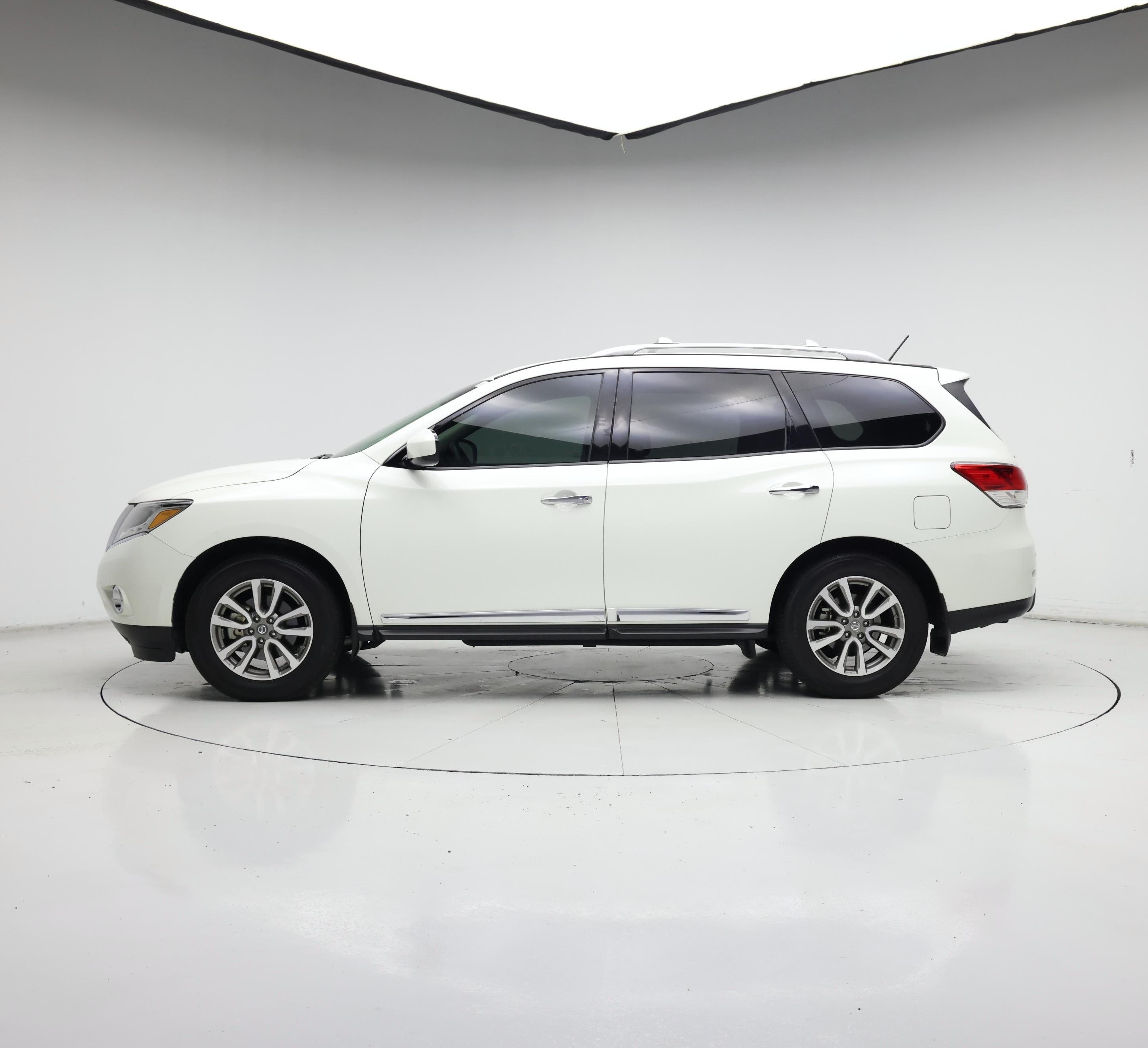 Thumbnail: 2015 Nissan Pathfinder - 3