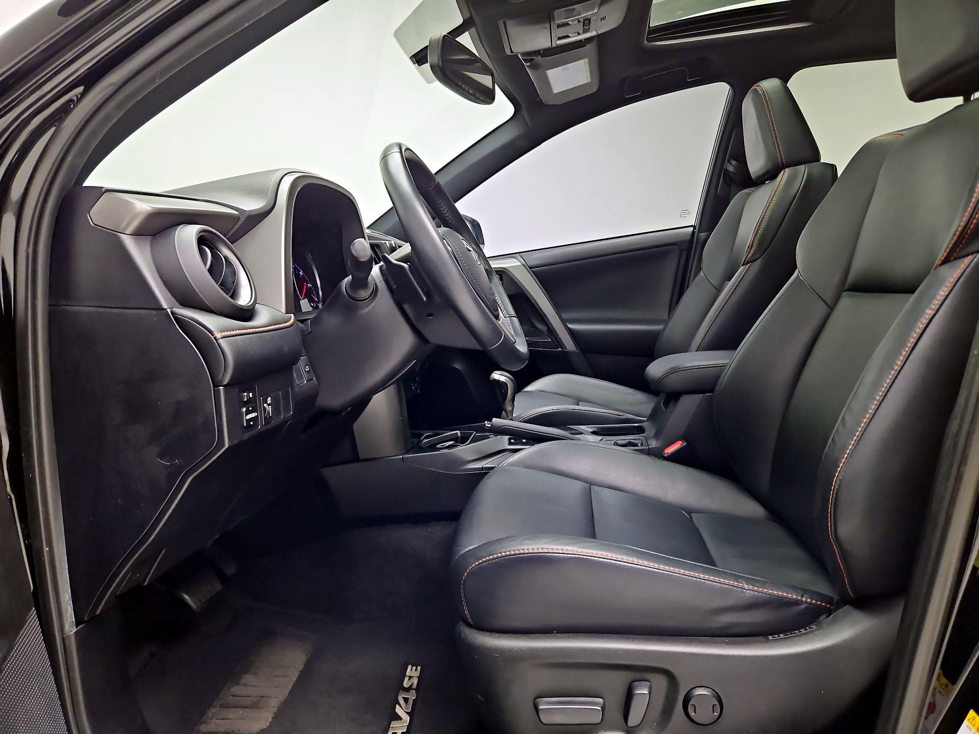 Thumbnail: 2016 Toyota RAV4 - 11