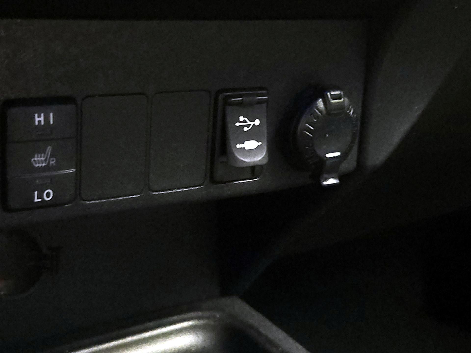 Thumbnail: 2016 Toyota RAV4 - 18
