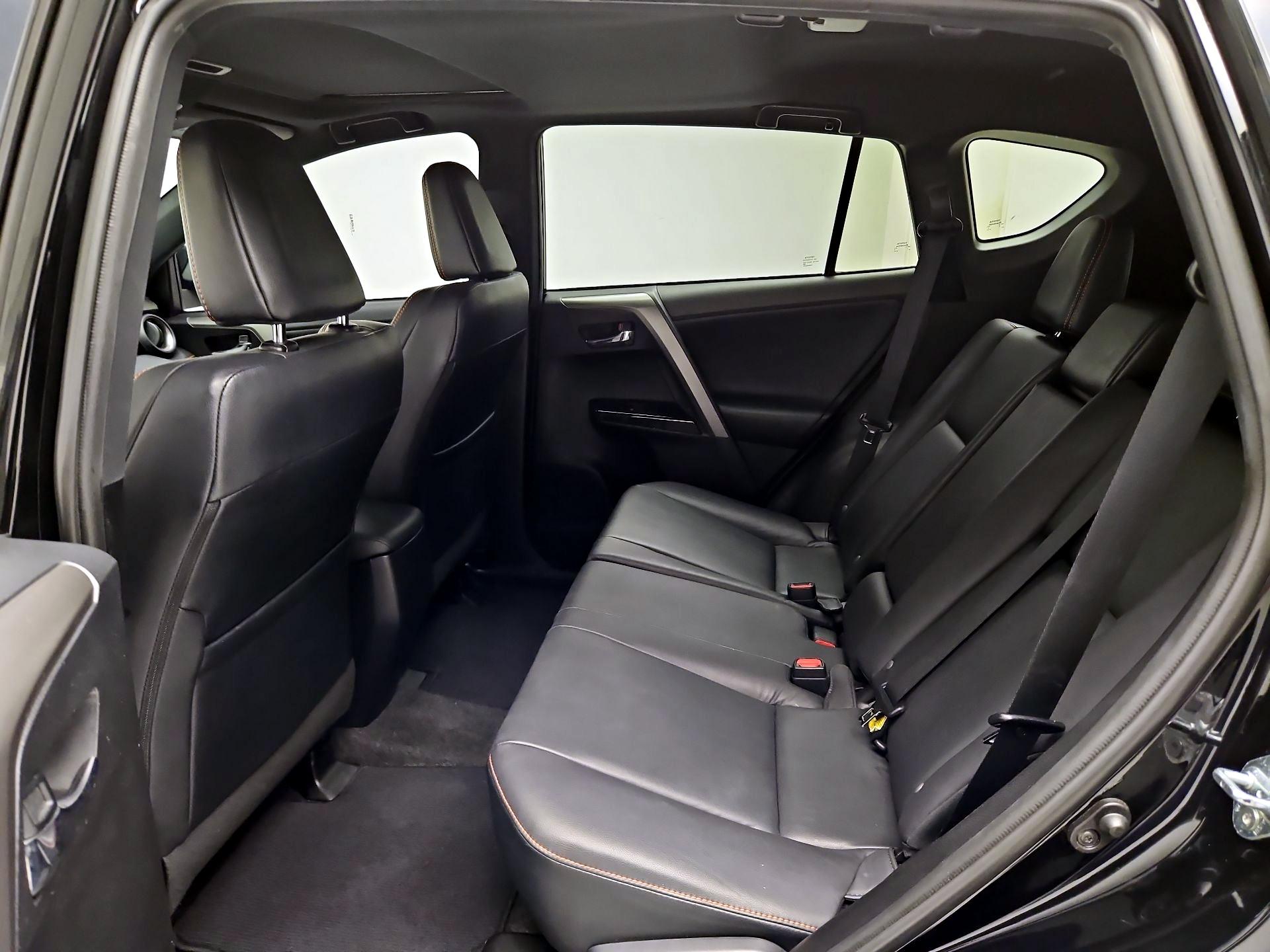 Thumbnail: 2016 Toyota RAV4 - 20