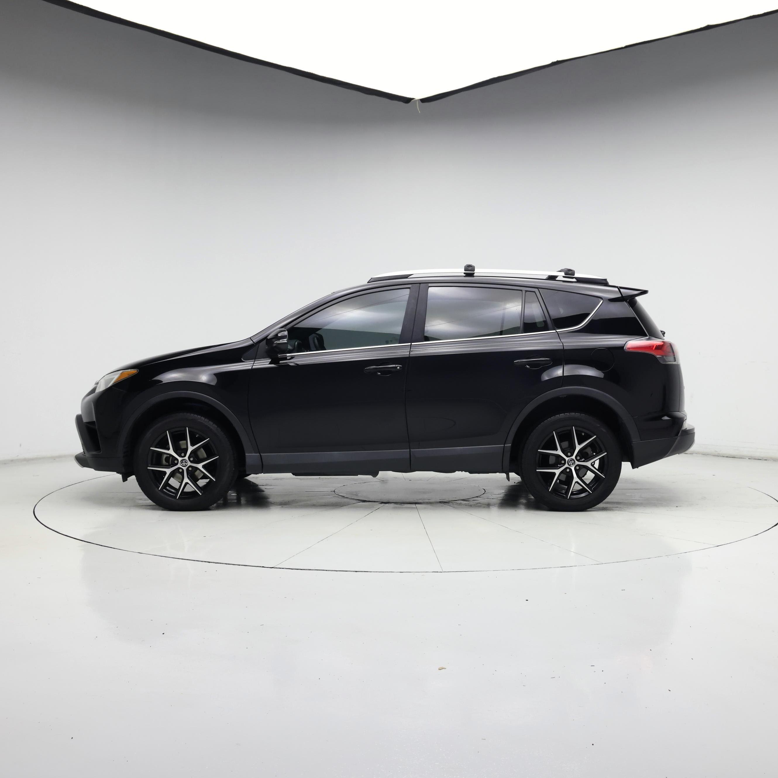 Thumbnail: 2016 Toyota RAV4 - 3