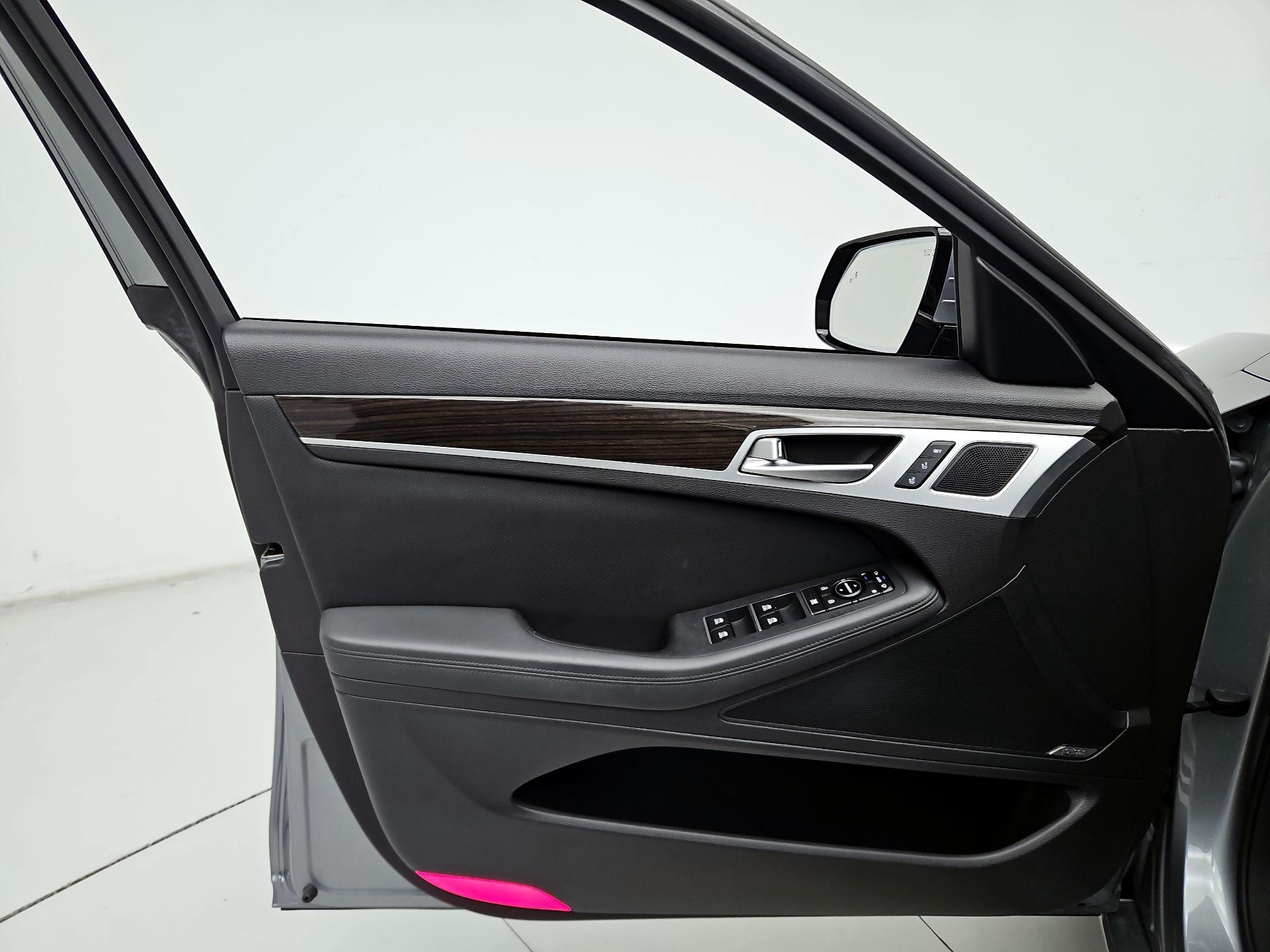 Thumbnail: 2015 Hyundai Genesis - 12