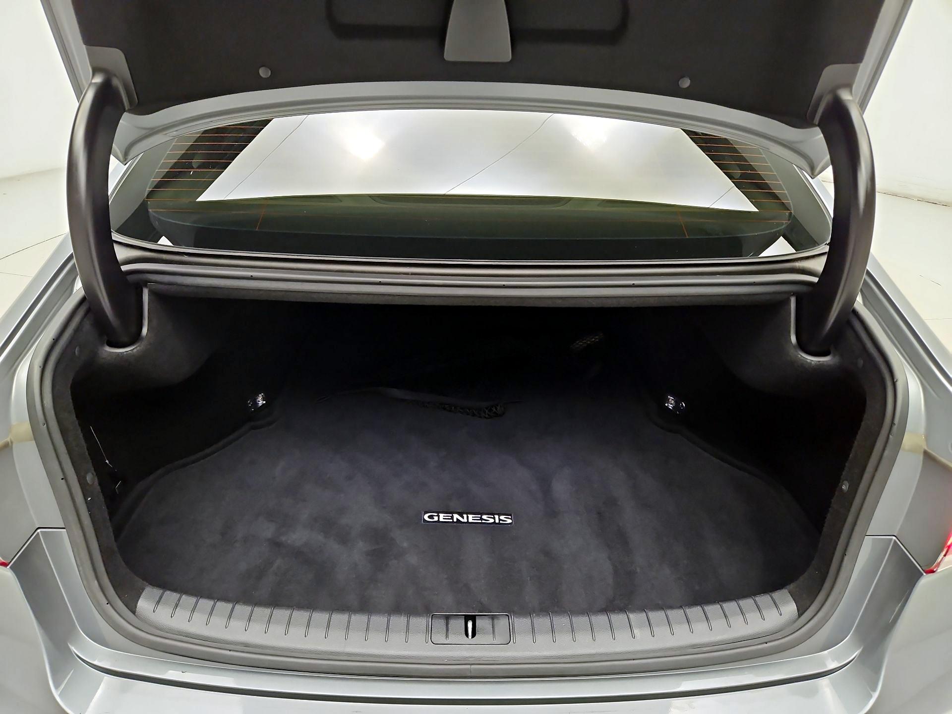 Thumbnail: 2015 Hyundai Genesis - 18
