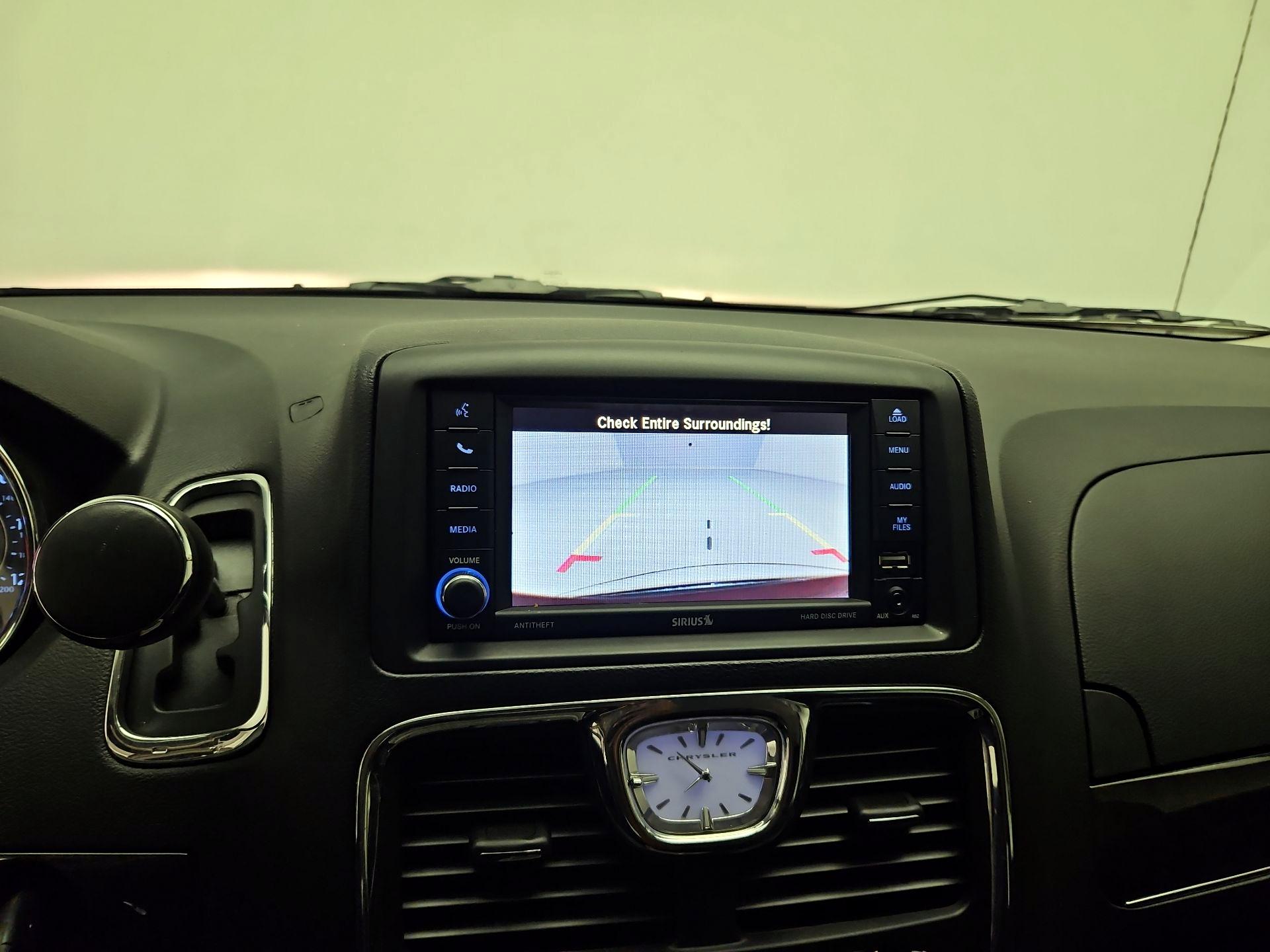 Thumbnail: 2016 Chrysler Town & Country - 13