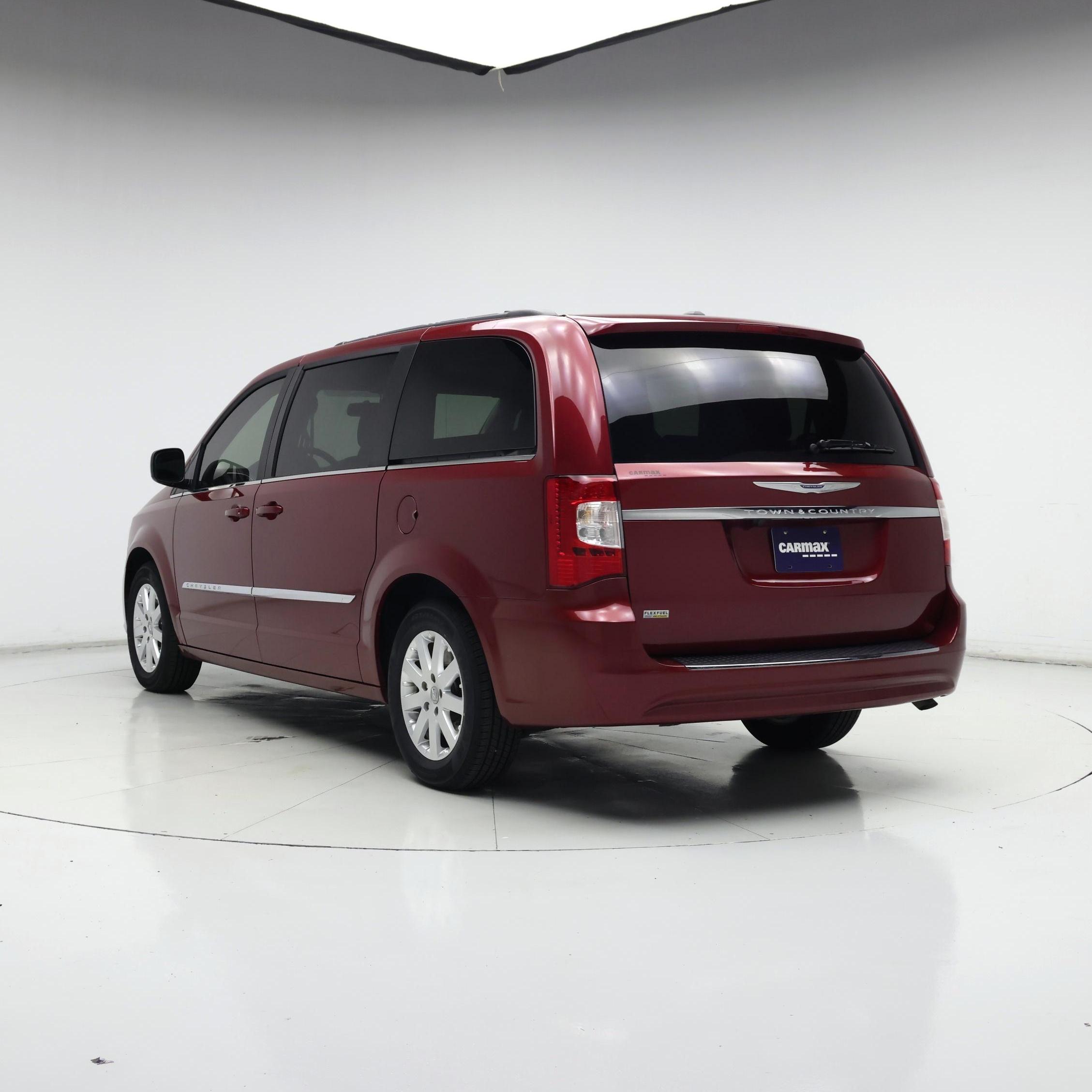 Thumbnail: 2016 Chrysler Town & Country - 2