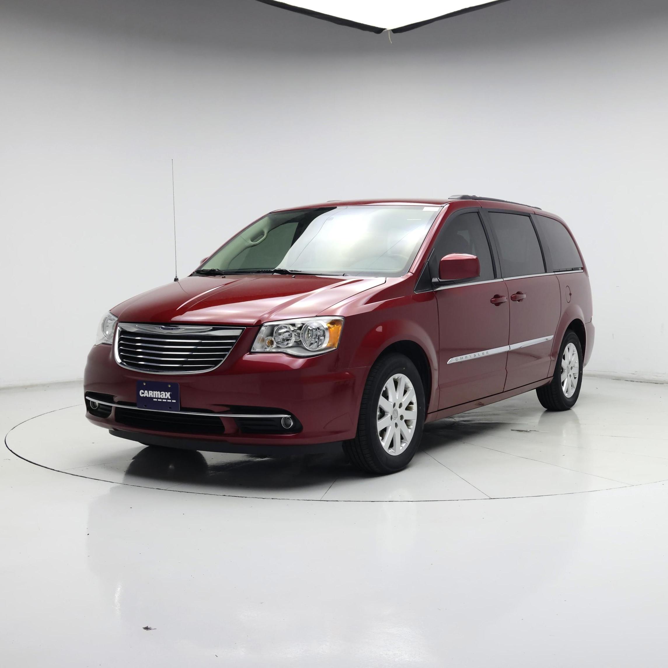 Thumbnail: 2016 Chrysler Town & Country - 4