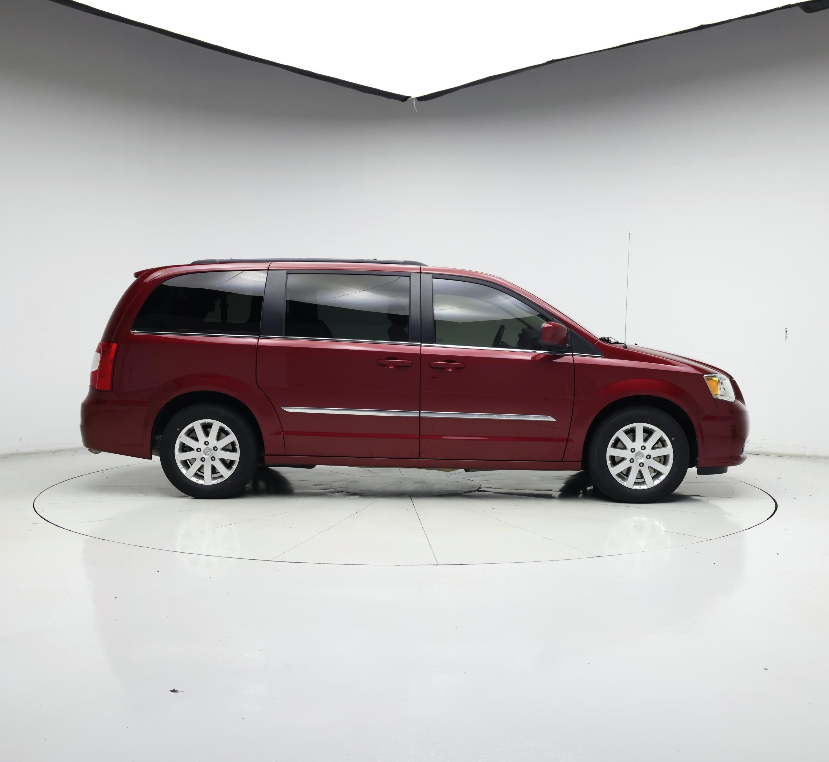 Thumbnail: 2016 Chrysler Town & Country - 7