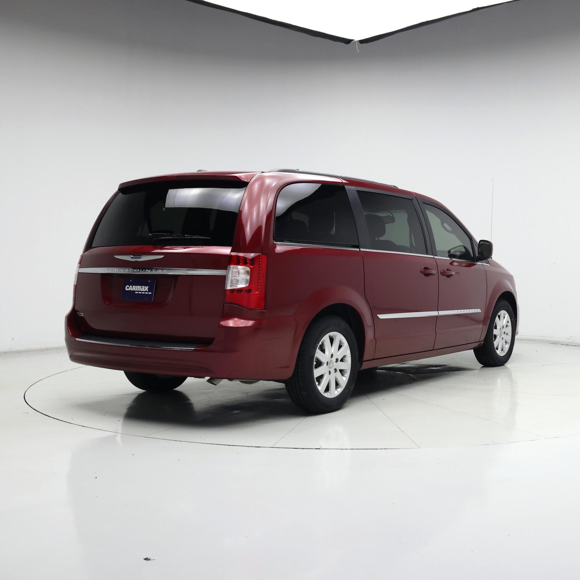 Thumbnail: 2016 Chrysler Town & Country - 8
