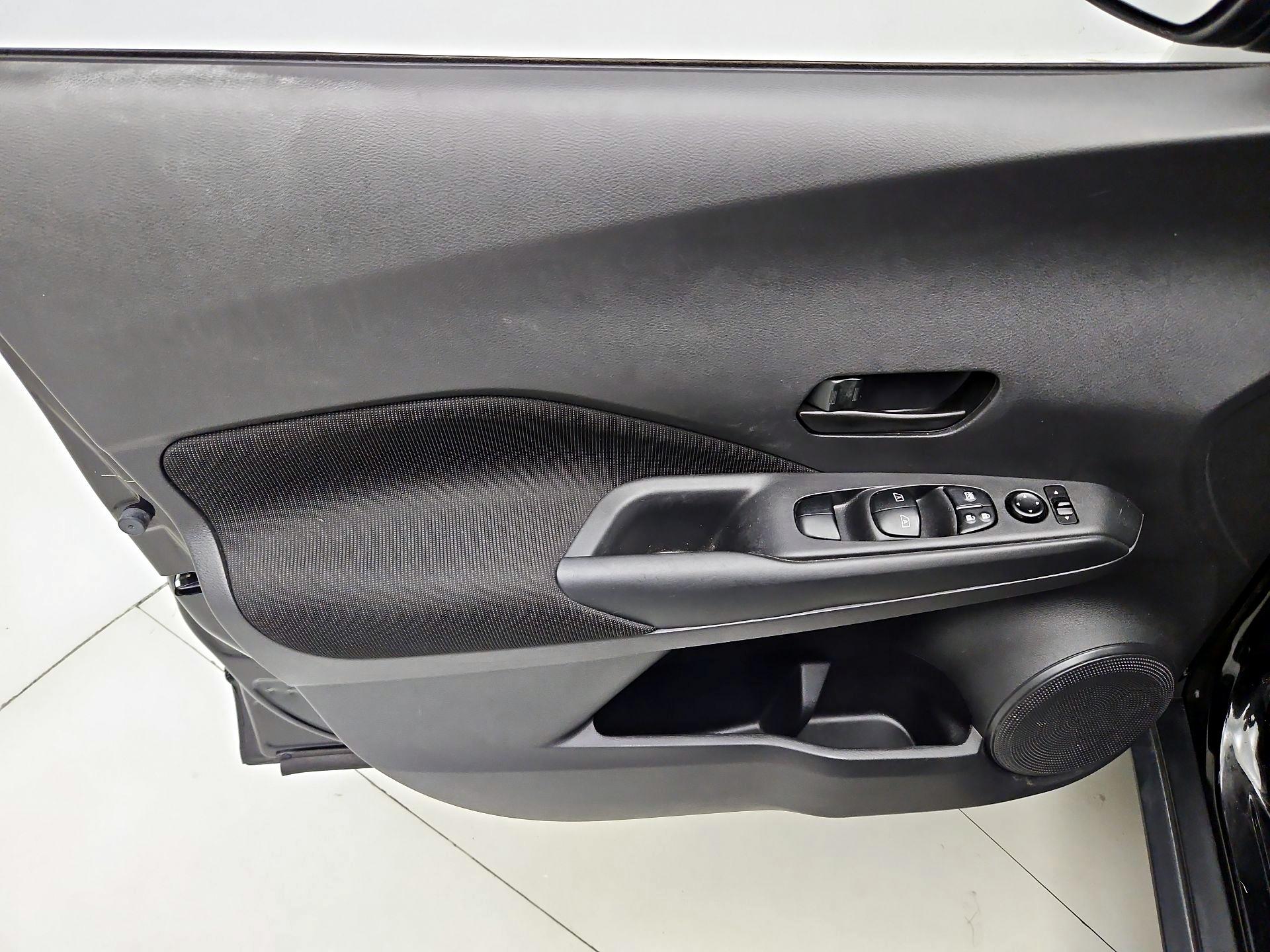 Thumbnail: 2021 Nissan Kicks - 12