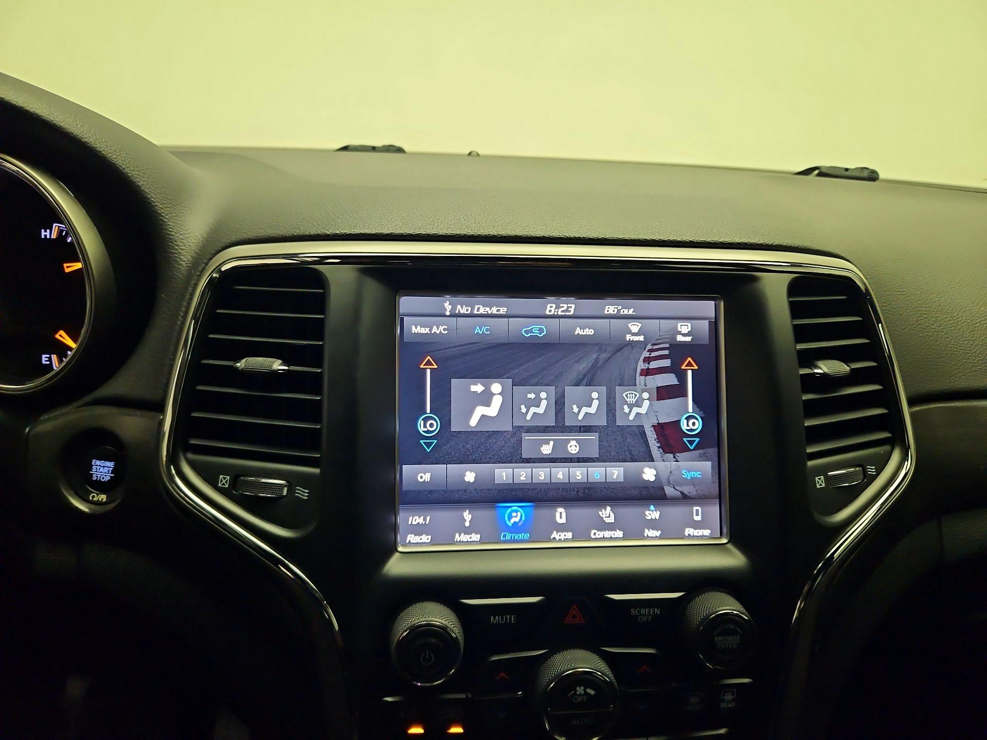 Thumbnail: 2018 Jeep Grand Cherokee - 16