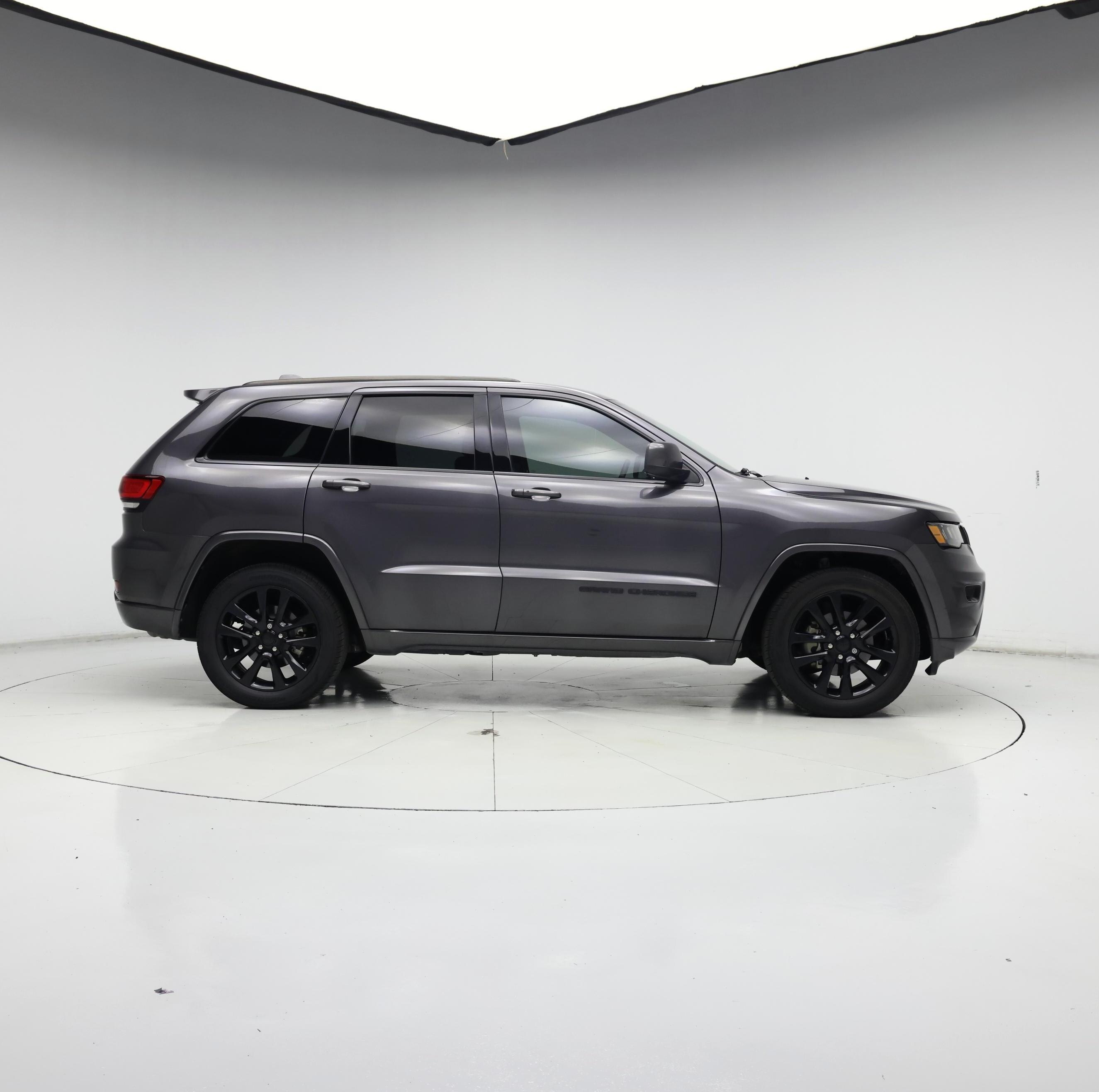 Thumbnail: 2018 Jeep Grand Cherokee - 7