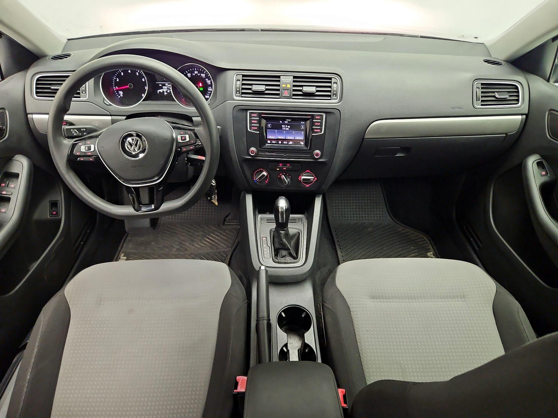 Thumbnail: 2017 Volkswagen Jetta - 9