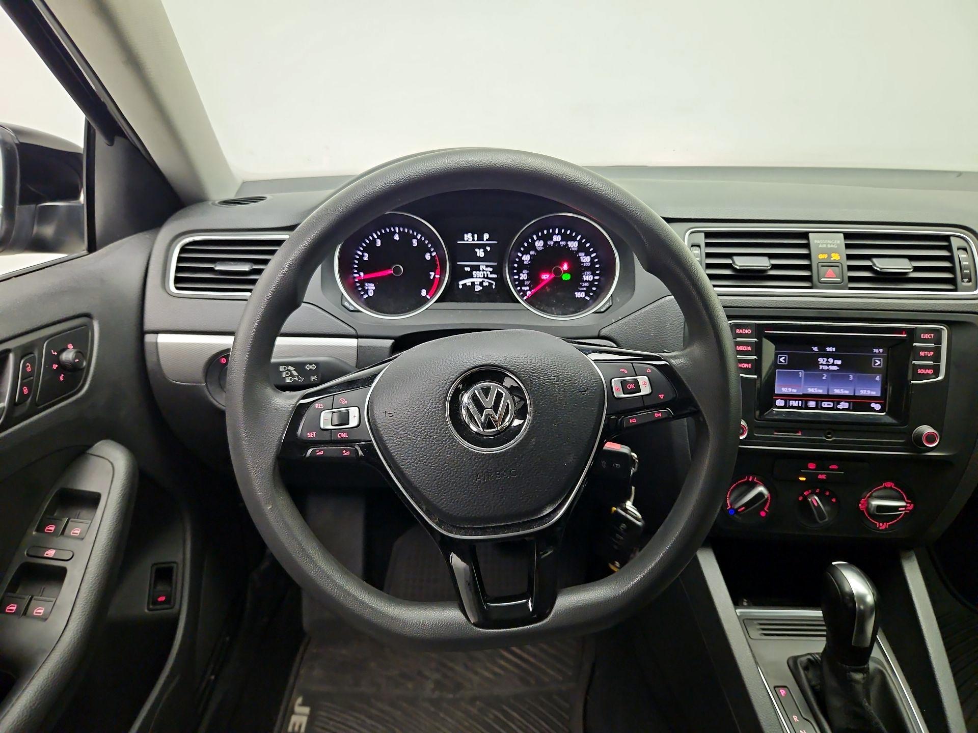 Thumbnail: 2017 Volkswagen Jetta - 10