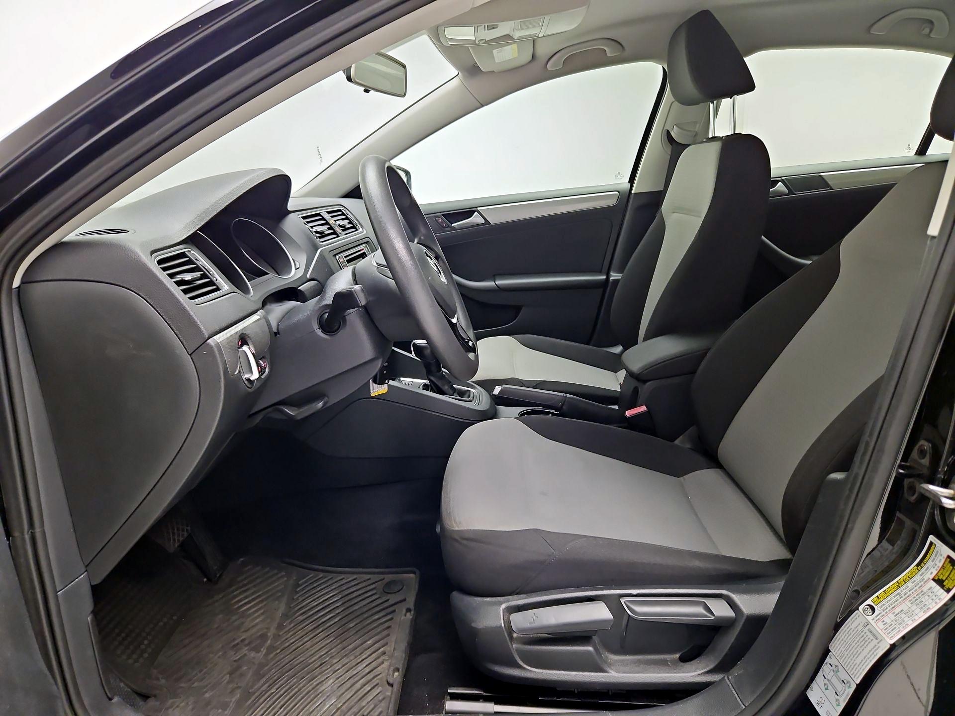 Thumbnail: 2017 Volkswagen Jetta - 11