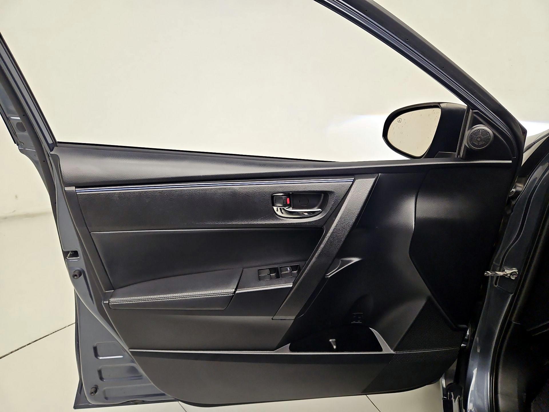 Thumbnail: 2018 Toyota Corolla - 12