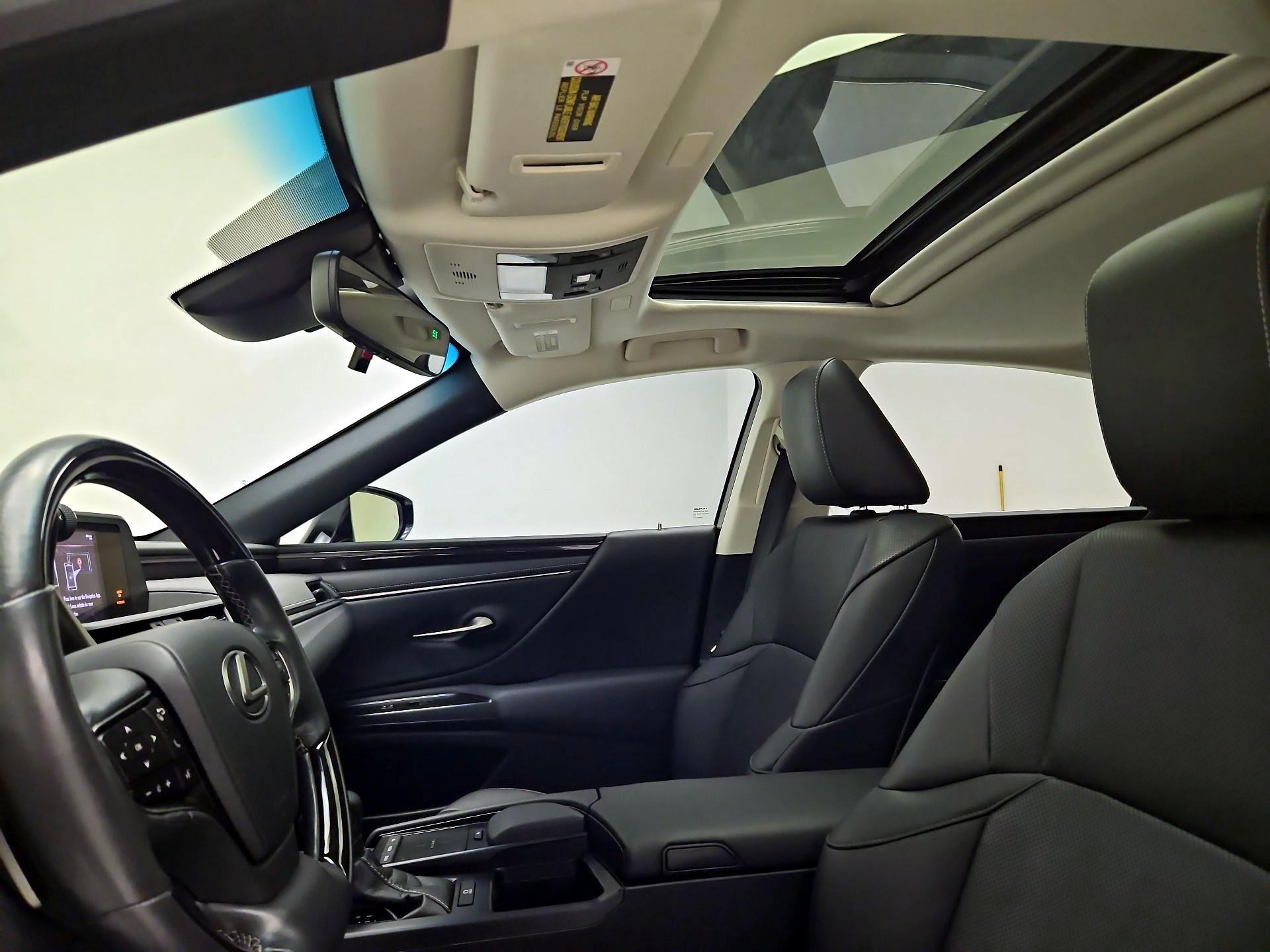 Thumbnail: 2019 Lexus ES - 19