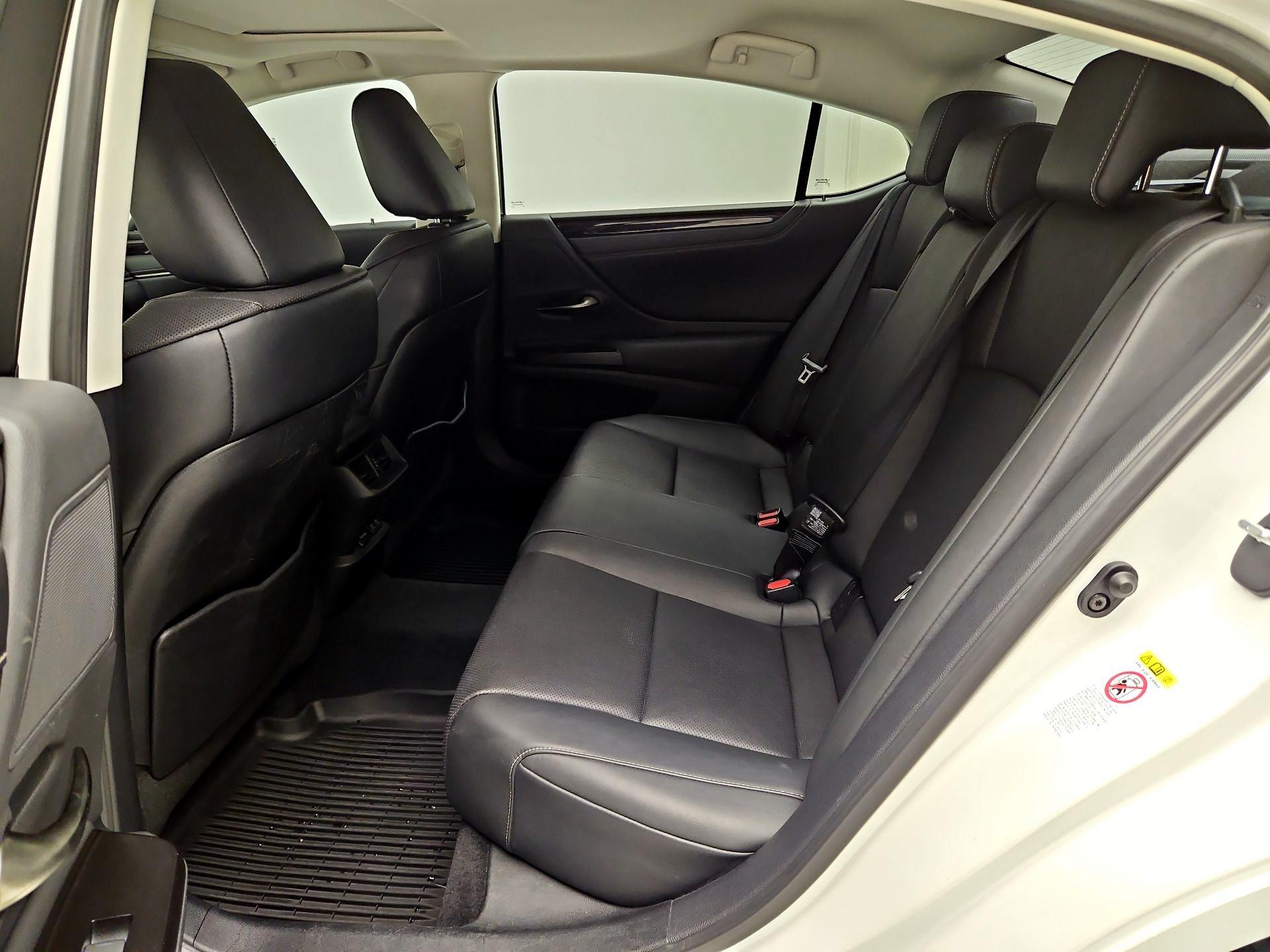 Thumbnail: 2019 Lexus ES - 20