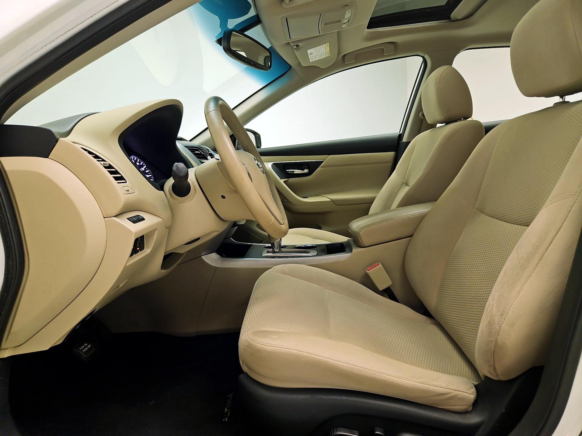 Thumbnail: 2015 Nissan Altima - 11