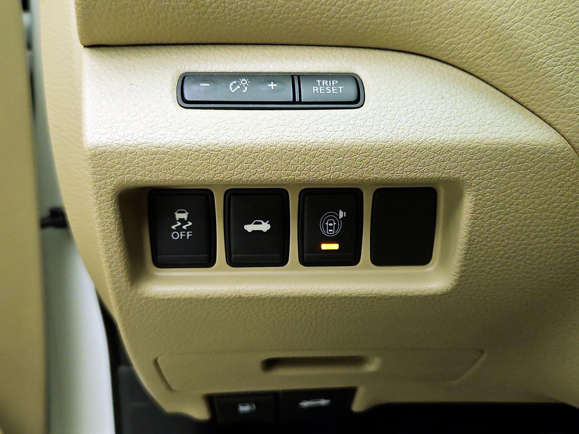 Thumbnail: 2015 Nissan Altima - 13