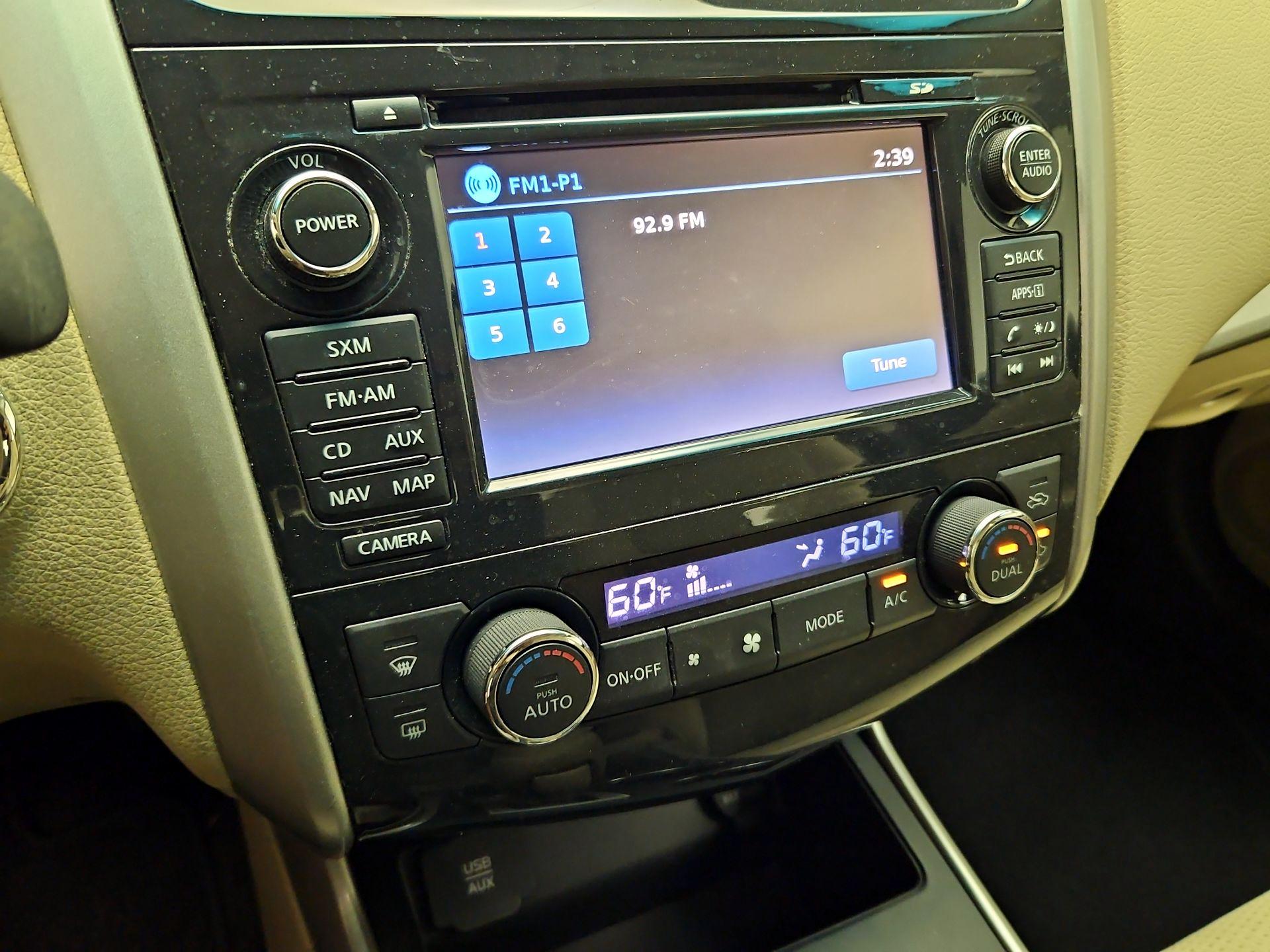 Thumbnail: 2015 Nissan Altima - 16