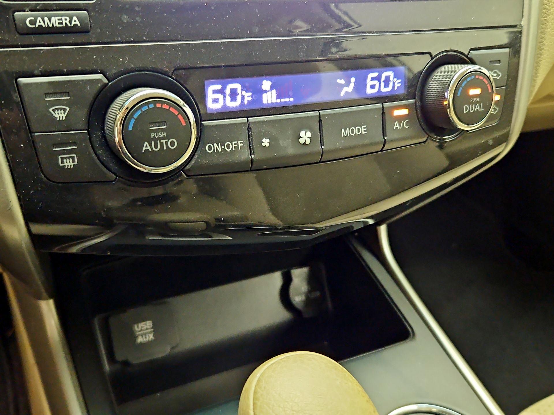 Thumbnail: 2015 Nissan Altima - 17