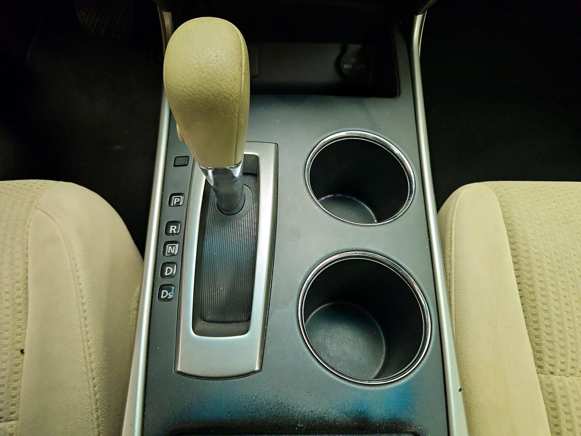 Thumbnail: 2015 Nissan Altima - 18