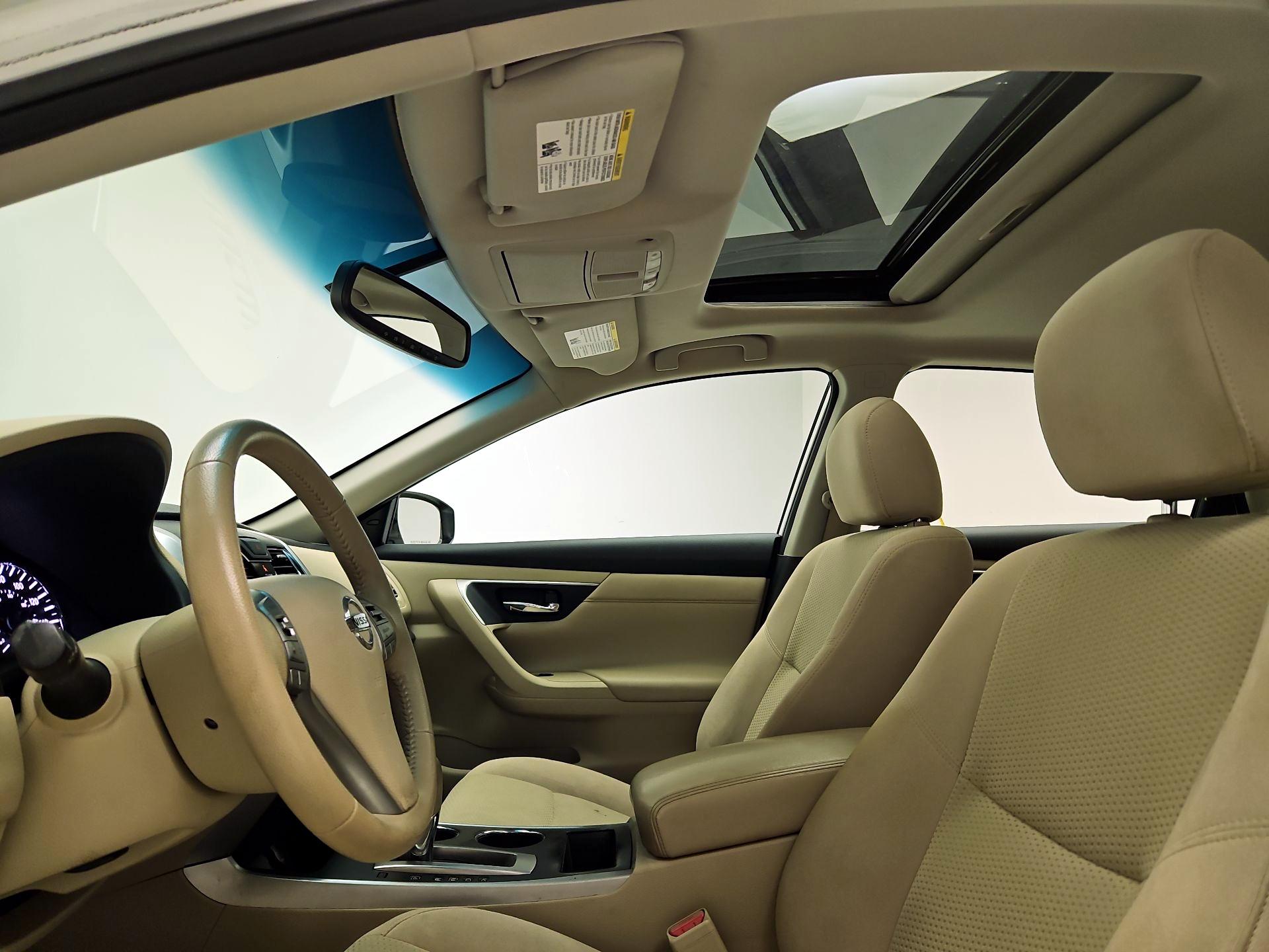 Thumbnail: 2015 Nissan Altima - 20