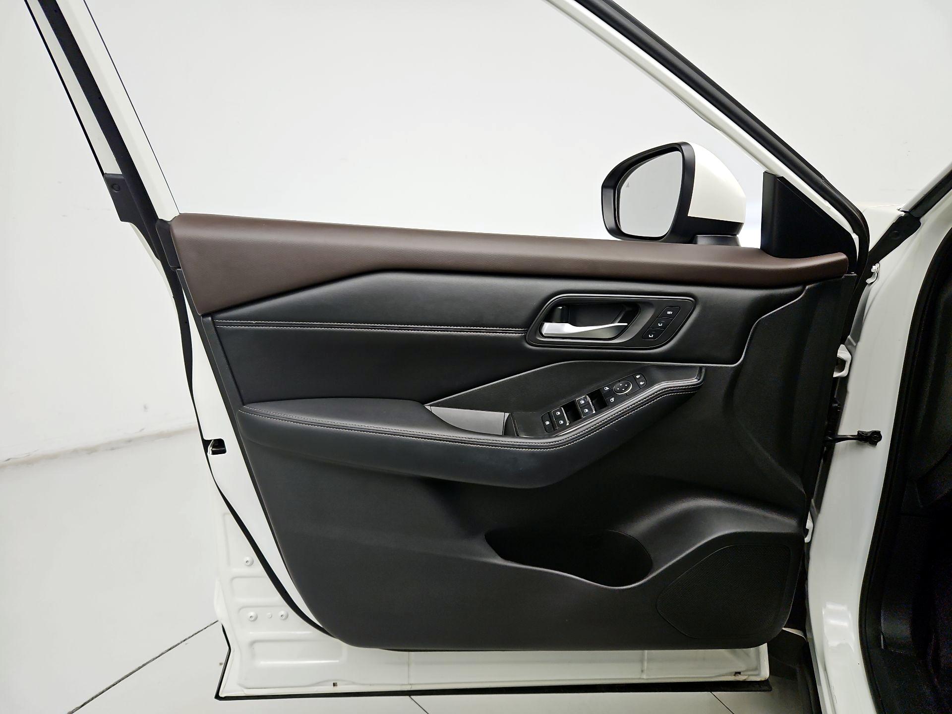 Thumbnail: 2023 Nissan Rogue - 12