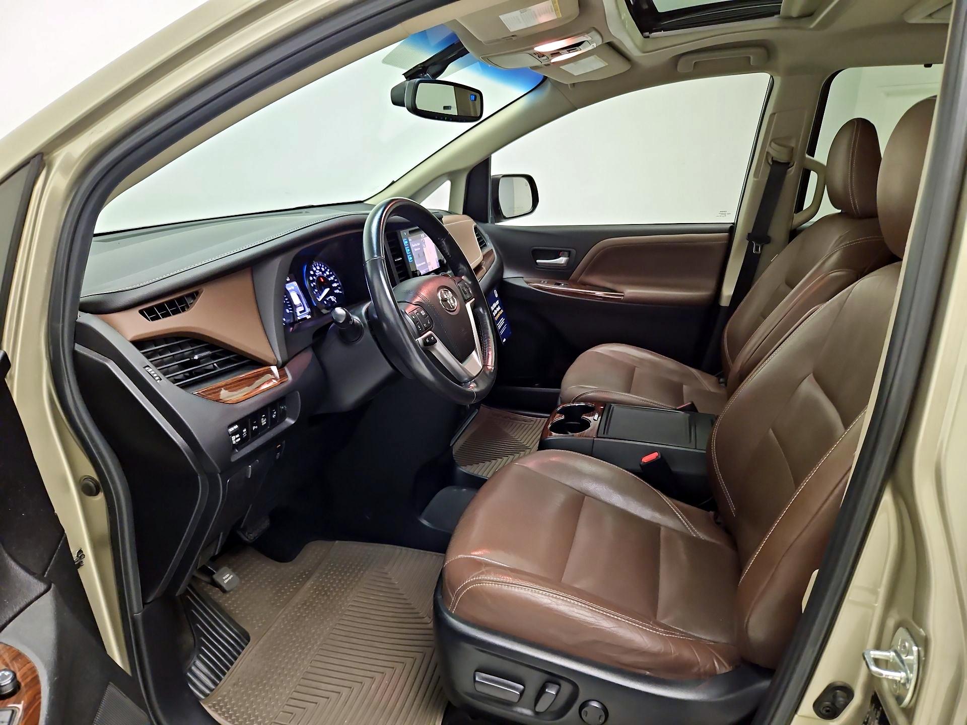 Thumbnail: 2015 Toyota Sienna - 11