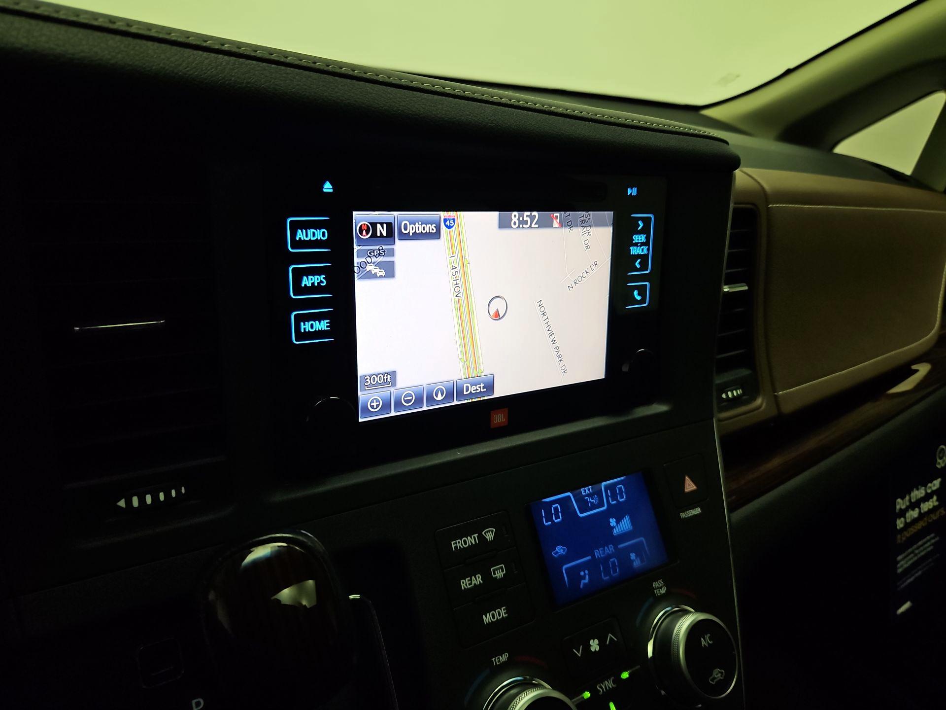 Thumbnail: 2015 Toyota Sienna - 14