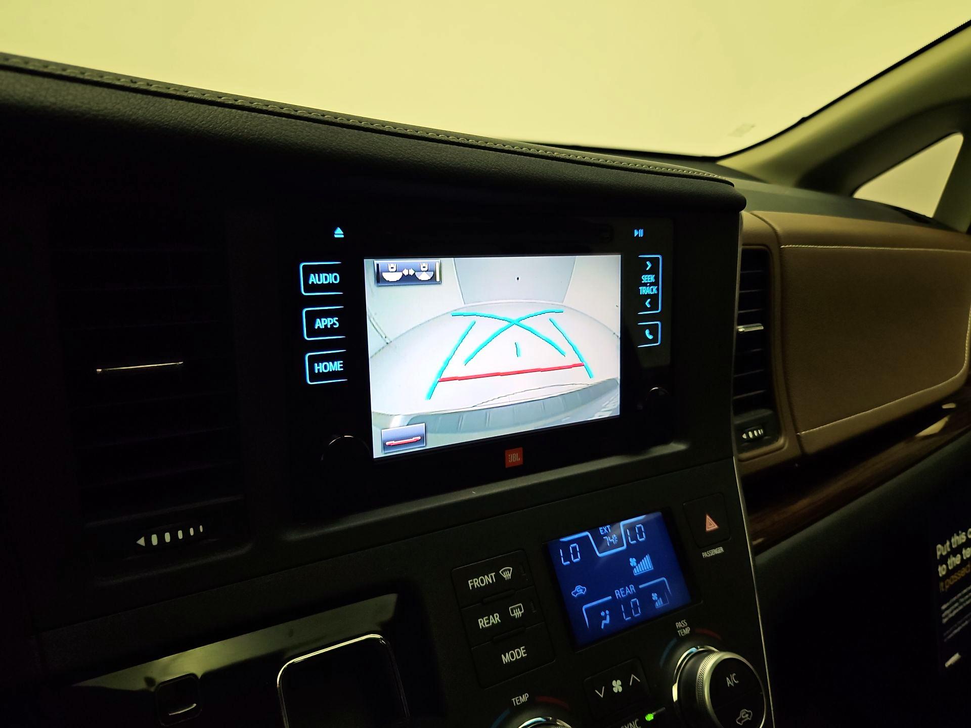 Thumbnail: 2015 Toyota Sienna - 15