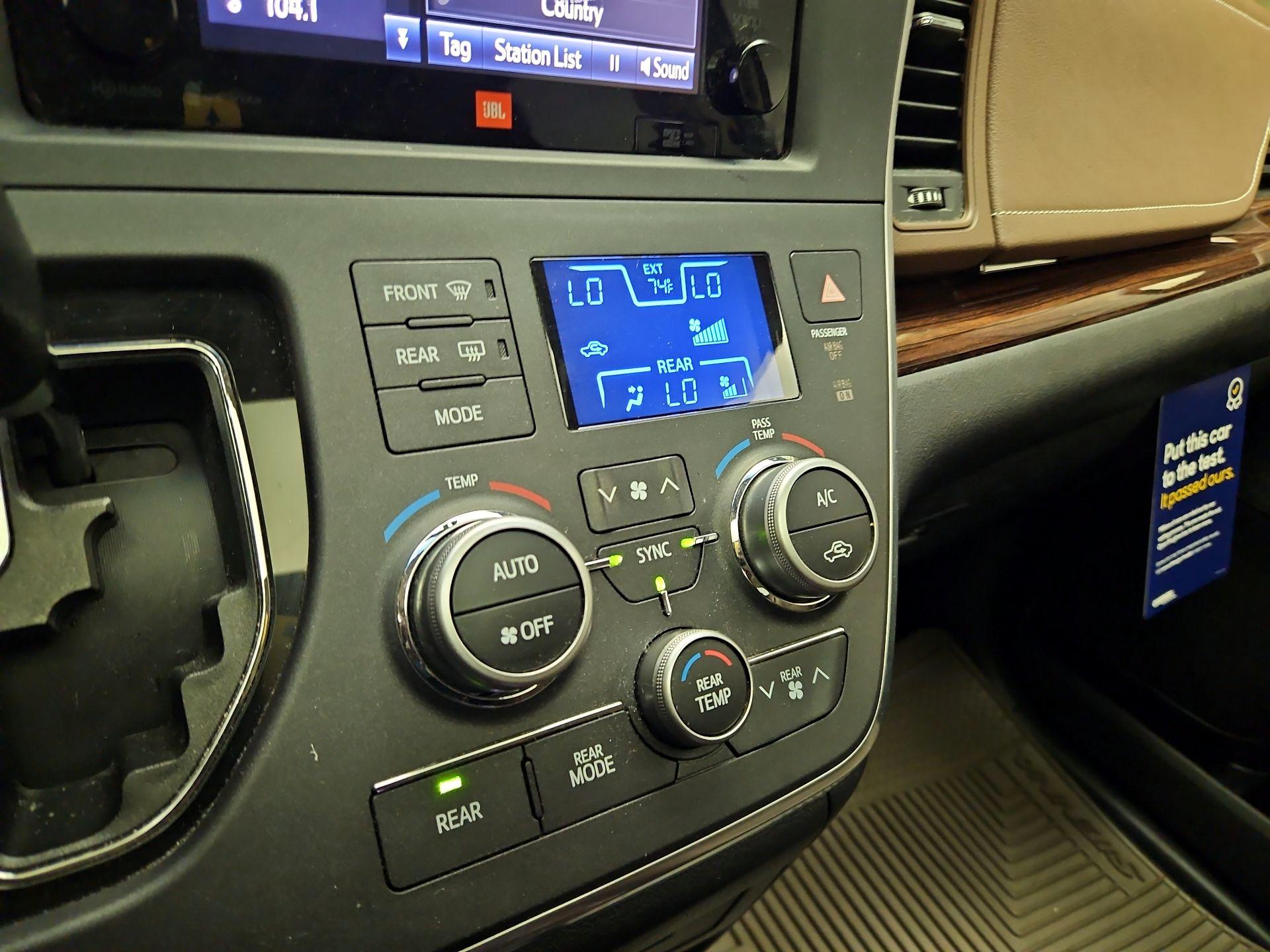 Thumbnail: 2015 Toyota Sienna - 17