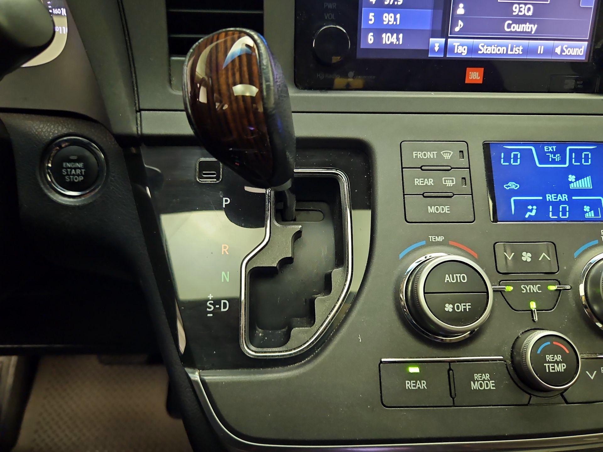 Thumbnail: 2015 Toyota Sienna - 18