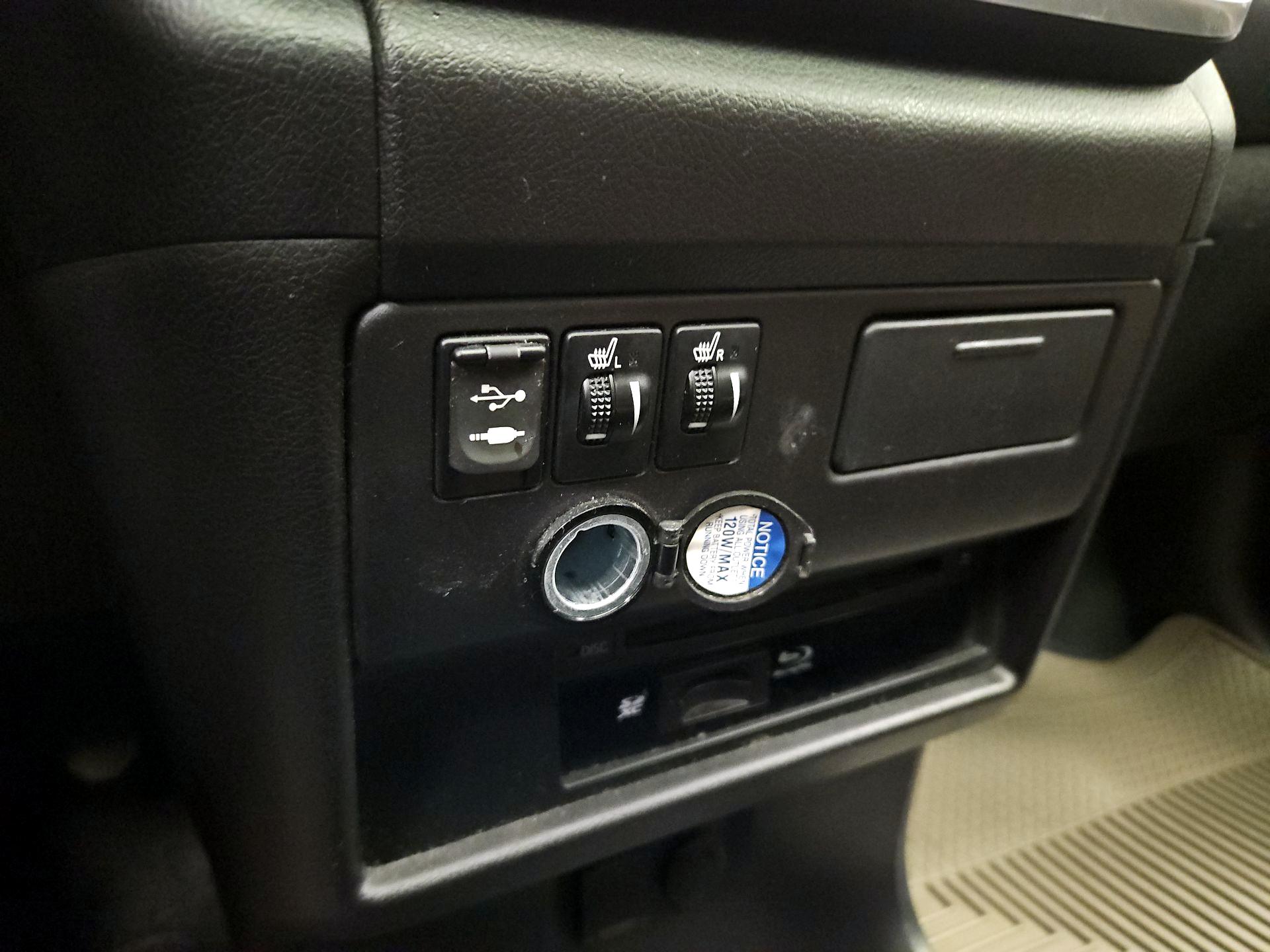 Thumbnail: 2015 Toyota Sienna - 19