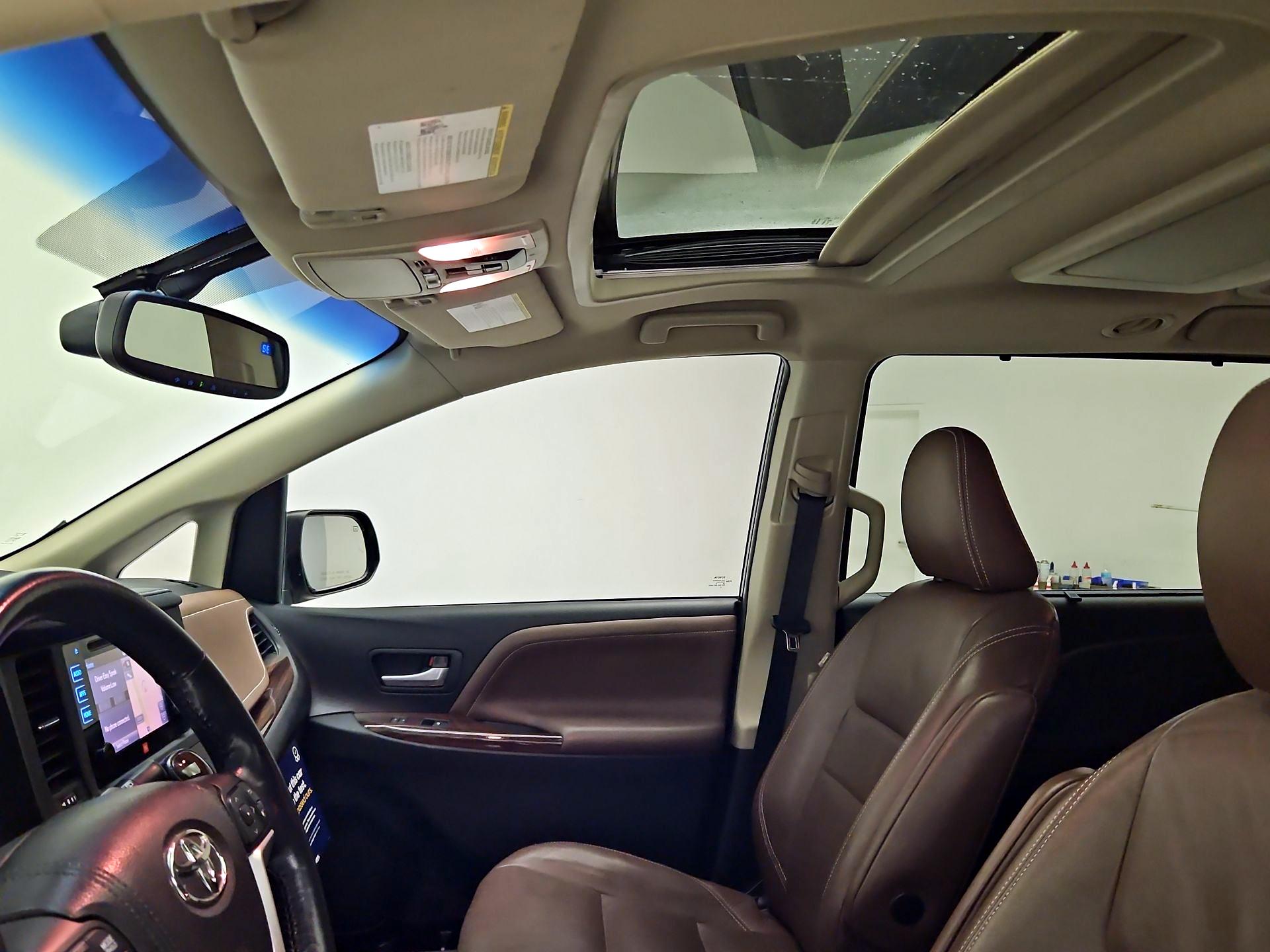 Thumbnail: 2015 Toyota Sienna - 20