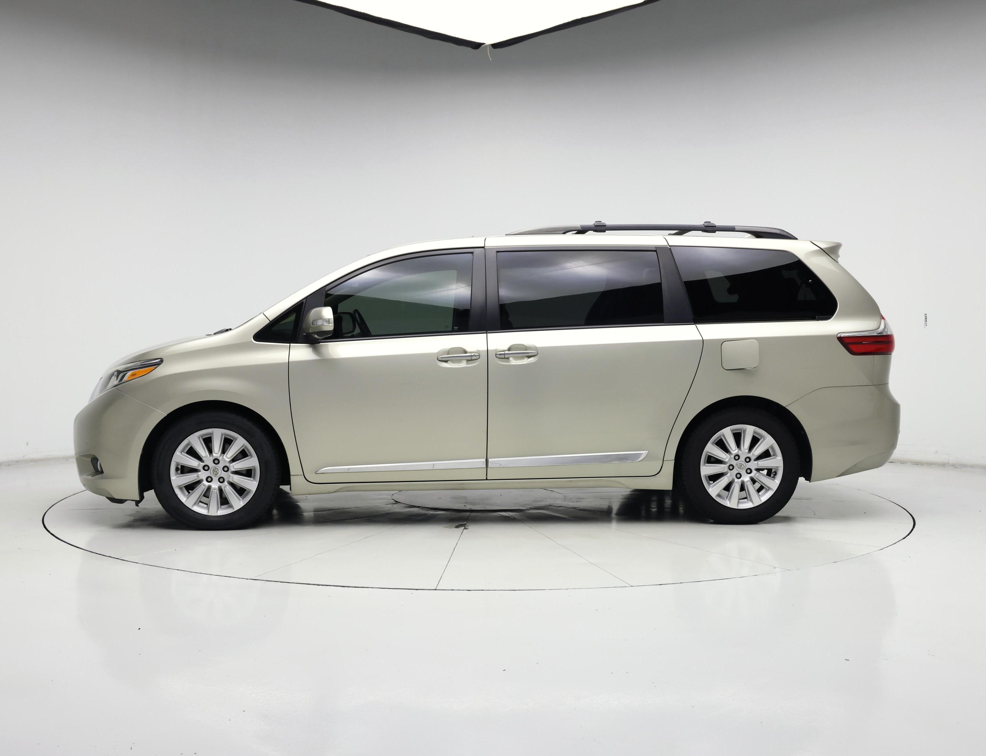 Thumbnail: 2015 Toyota Sienna - 3