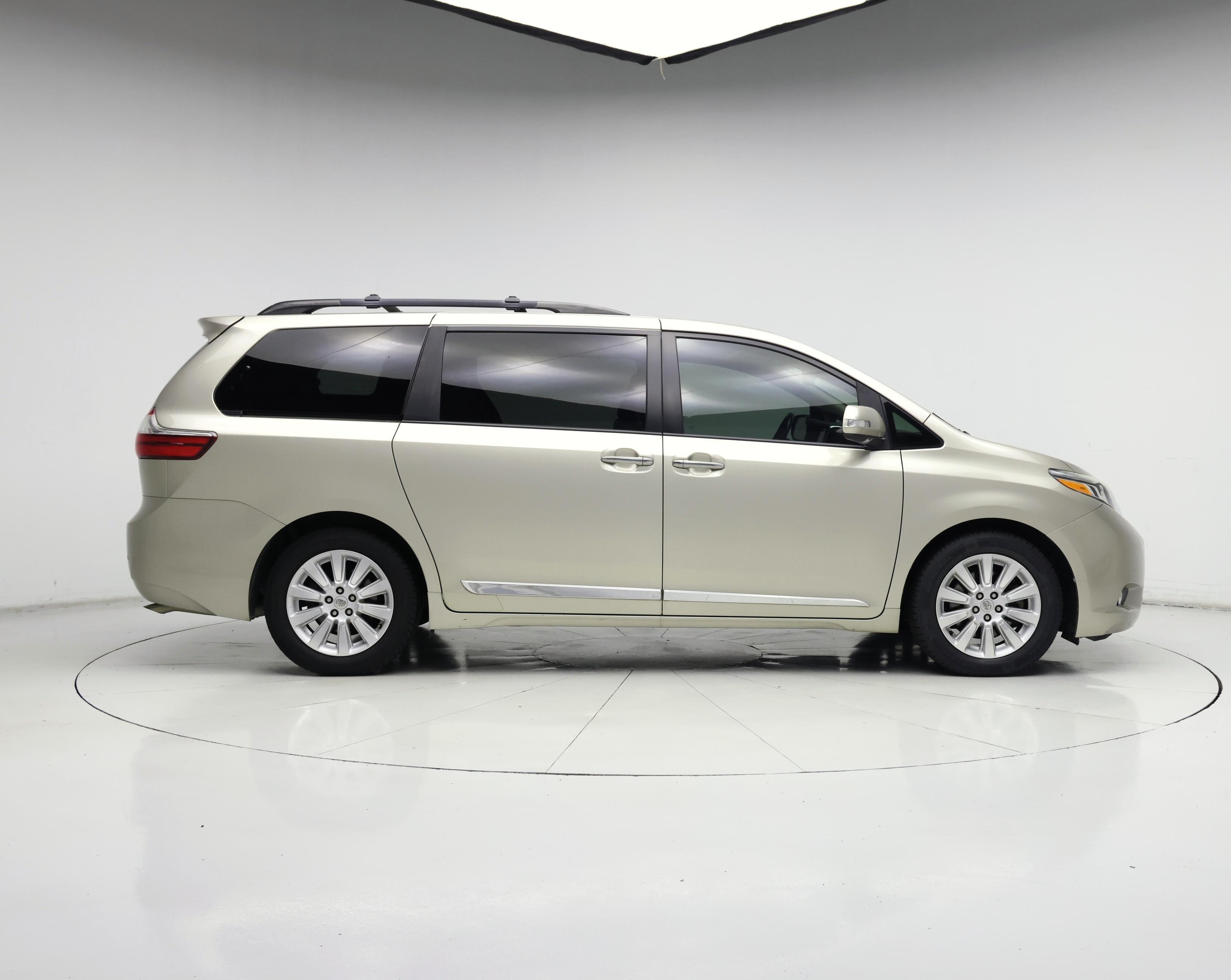 Thumbnail: 2015 Toyota Sienna - 7