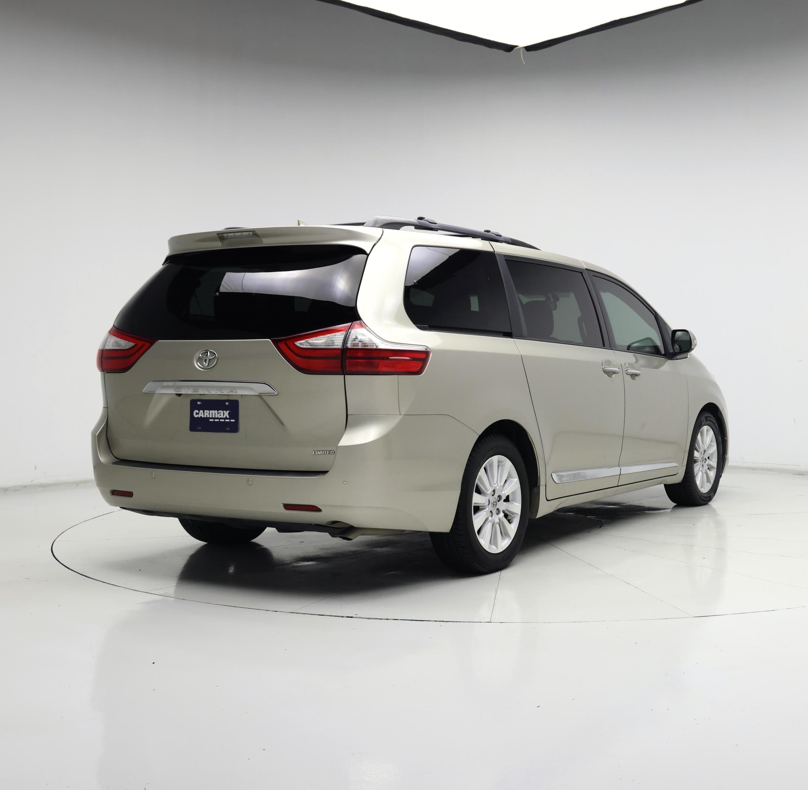 Thumbnail: 2015 Toyota Sienna - 8