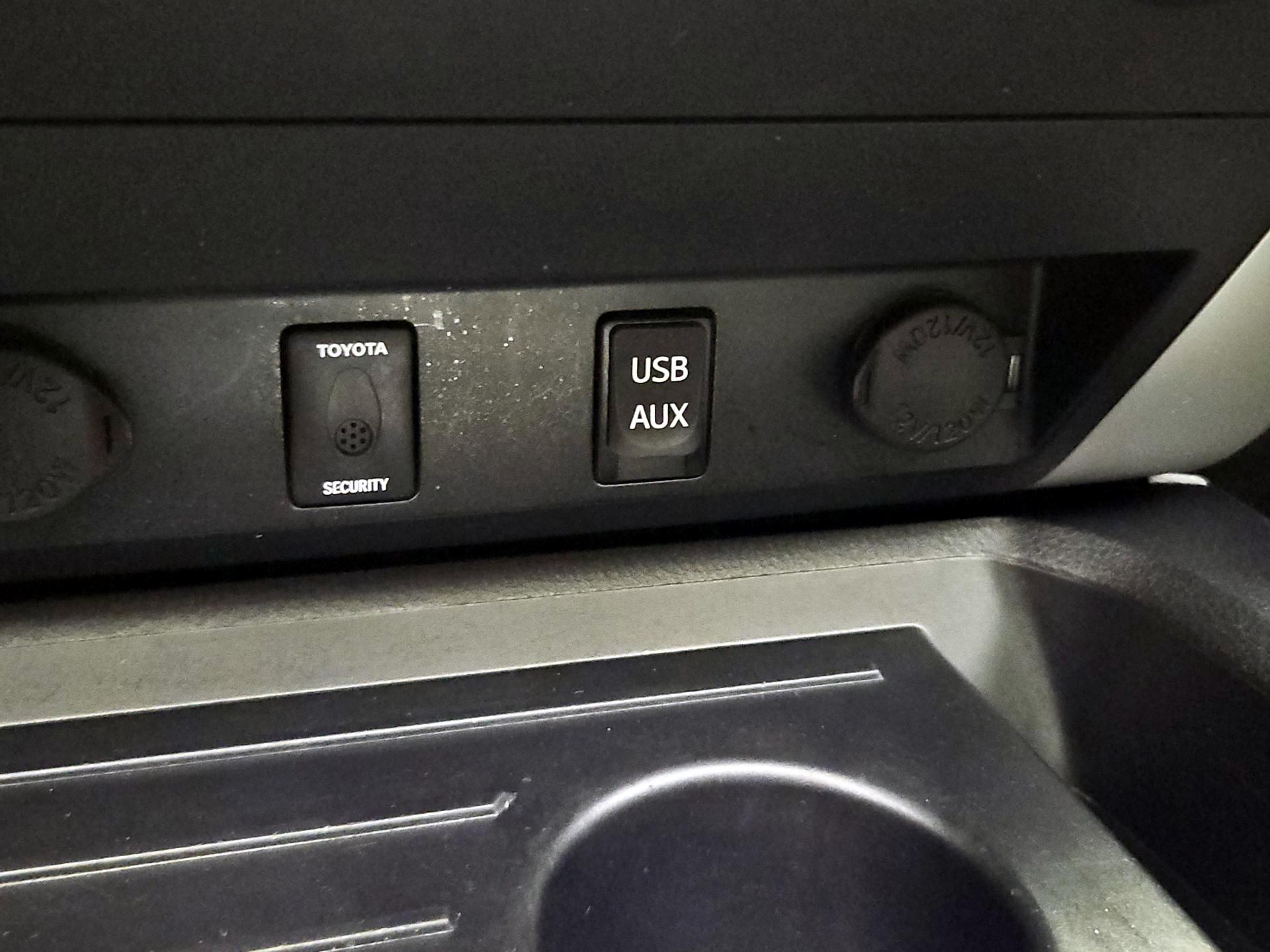 Thumbnail: 2016 Toyota Tundra - 18