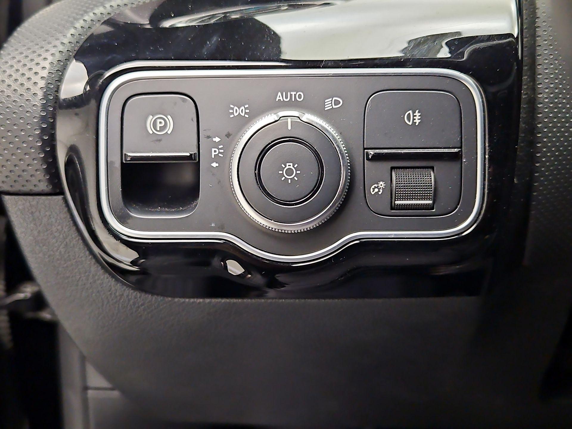 Thumbnail: 2020 Mercedes-Benz A-Class - 13