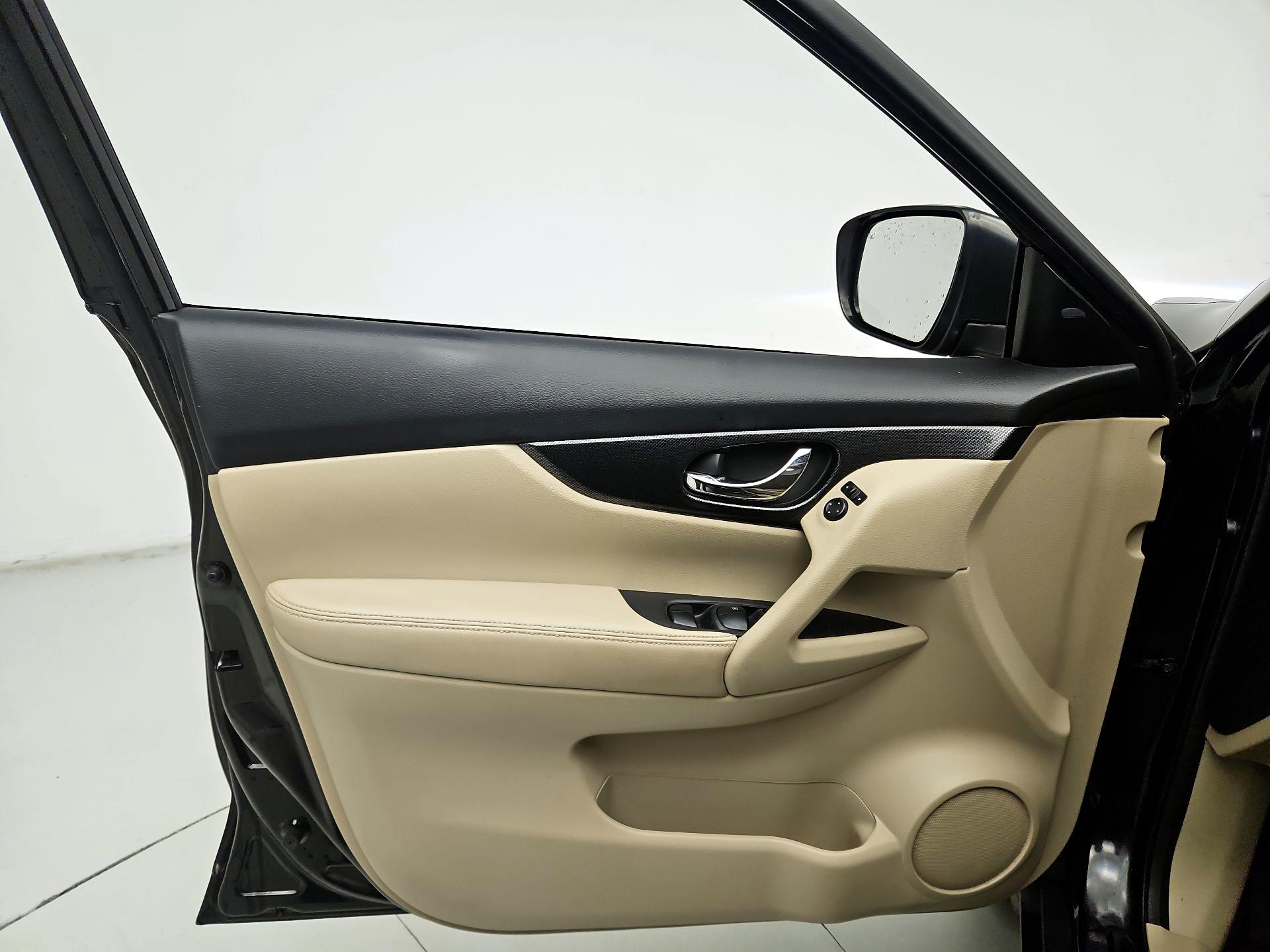 Thumbnail: 2015 Nissan Rogue - 12