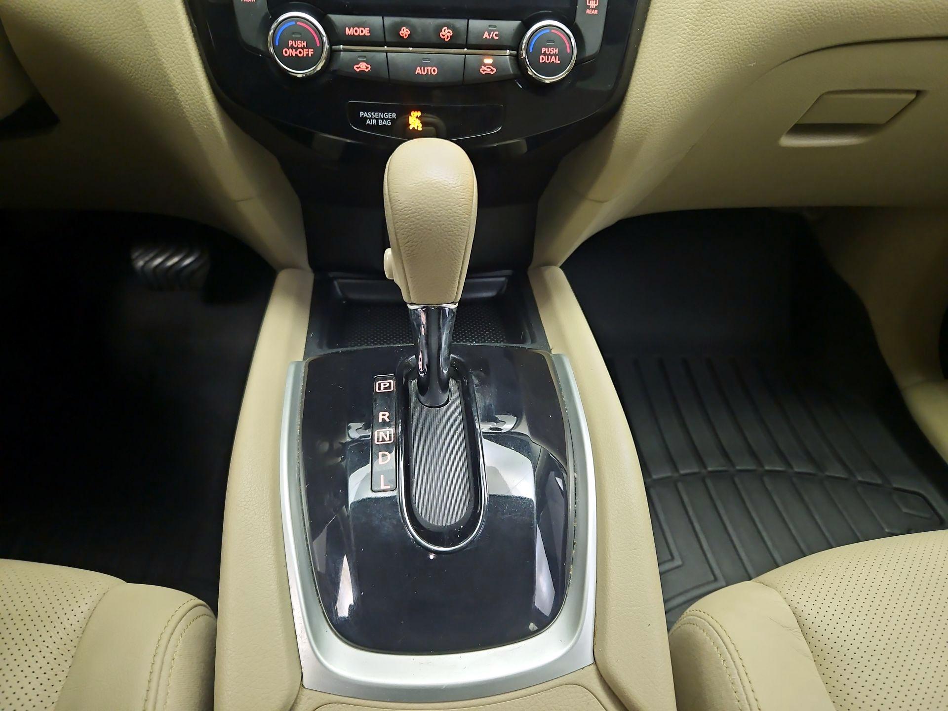 Thumbnail: 2015 Nissan Rogue - 16