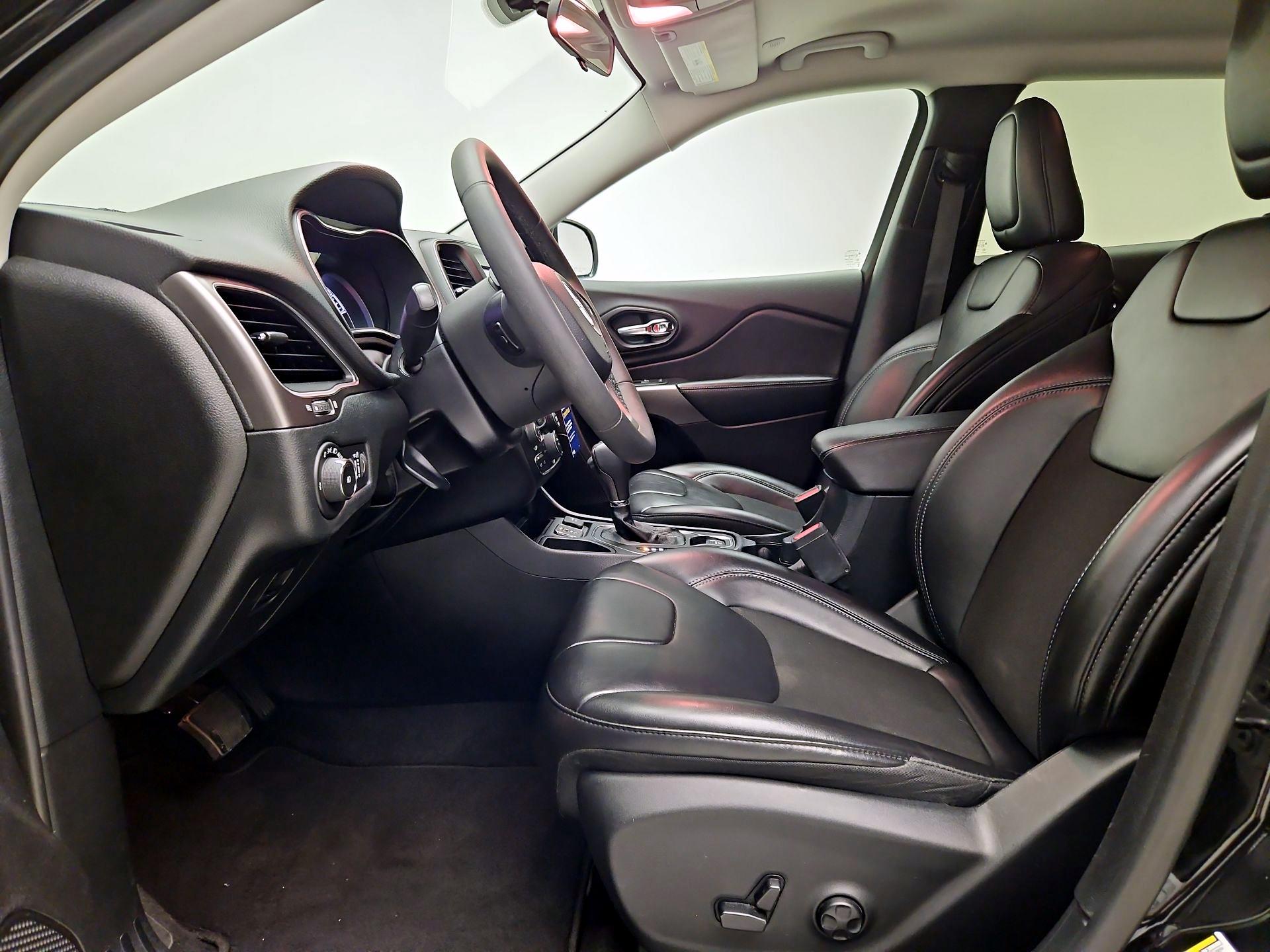 Thumbnail: 2020 Jeep Cherokee - 11