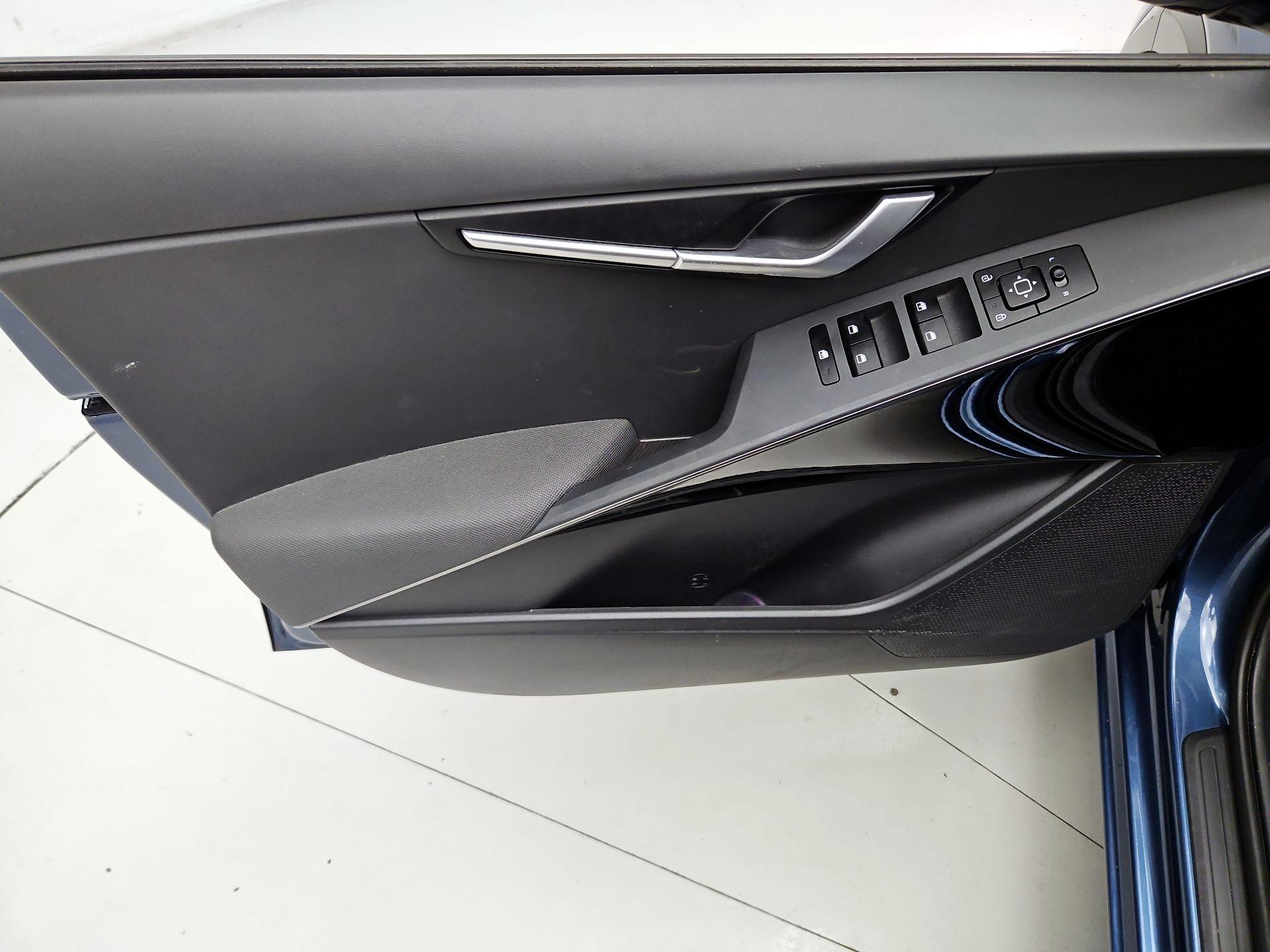 Thumbnail: 2023 Kia Niro - 12