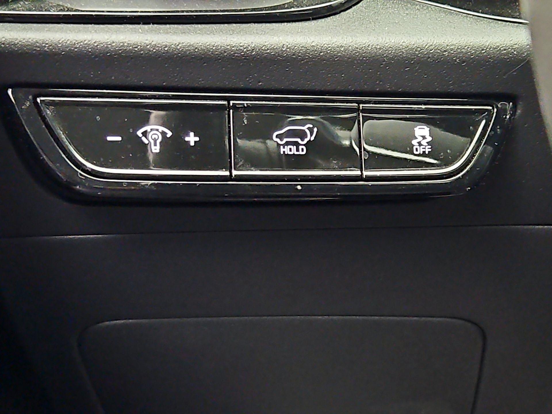 Thumbnail: 2023 Kia Niro - 13